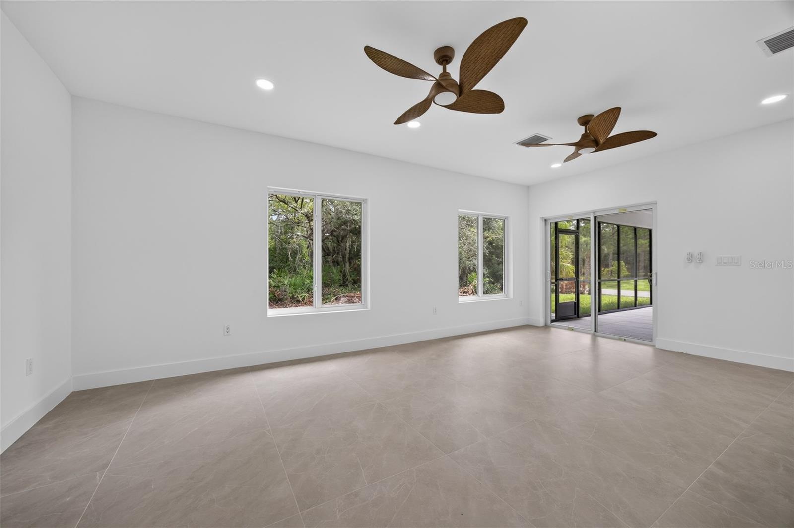 1177 Commerce St Property Photo 18
