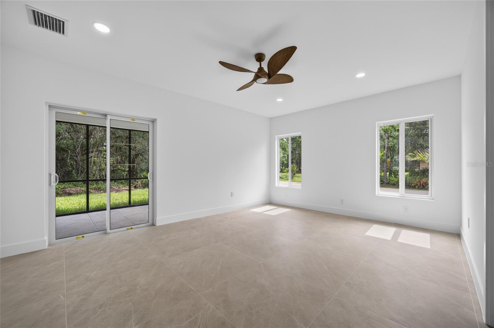 1177 Commerce St Property Photo 21