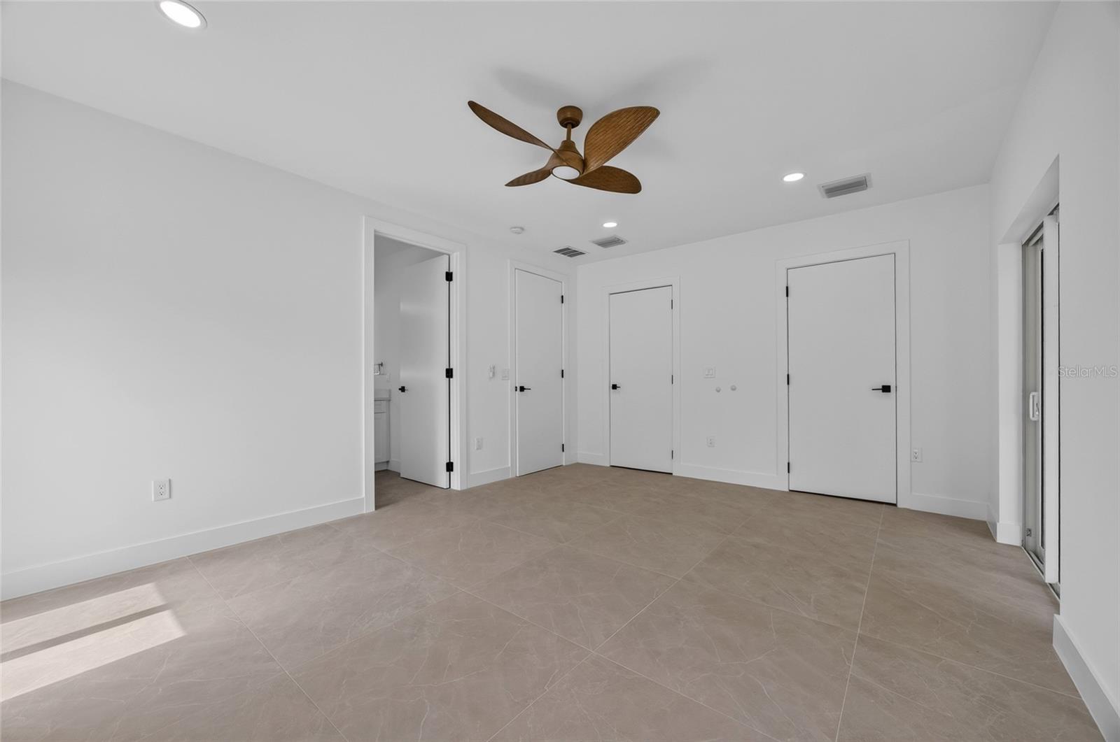 1177 Commerce St Property Photo 23