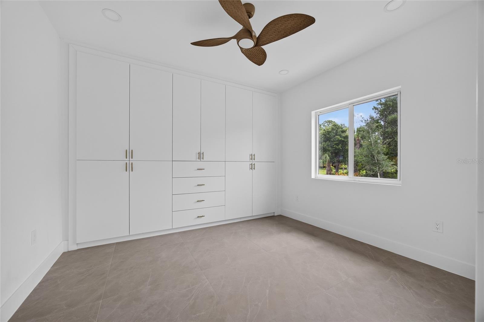 1177 Commerce St Property Photo 27