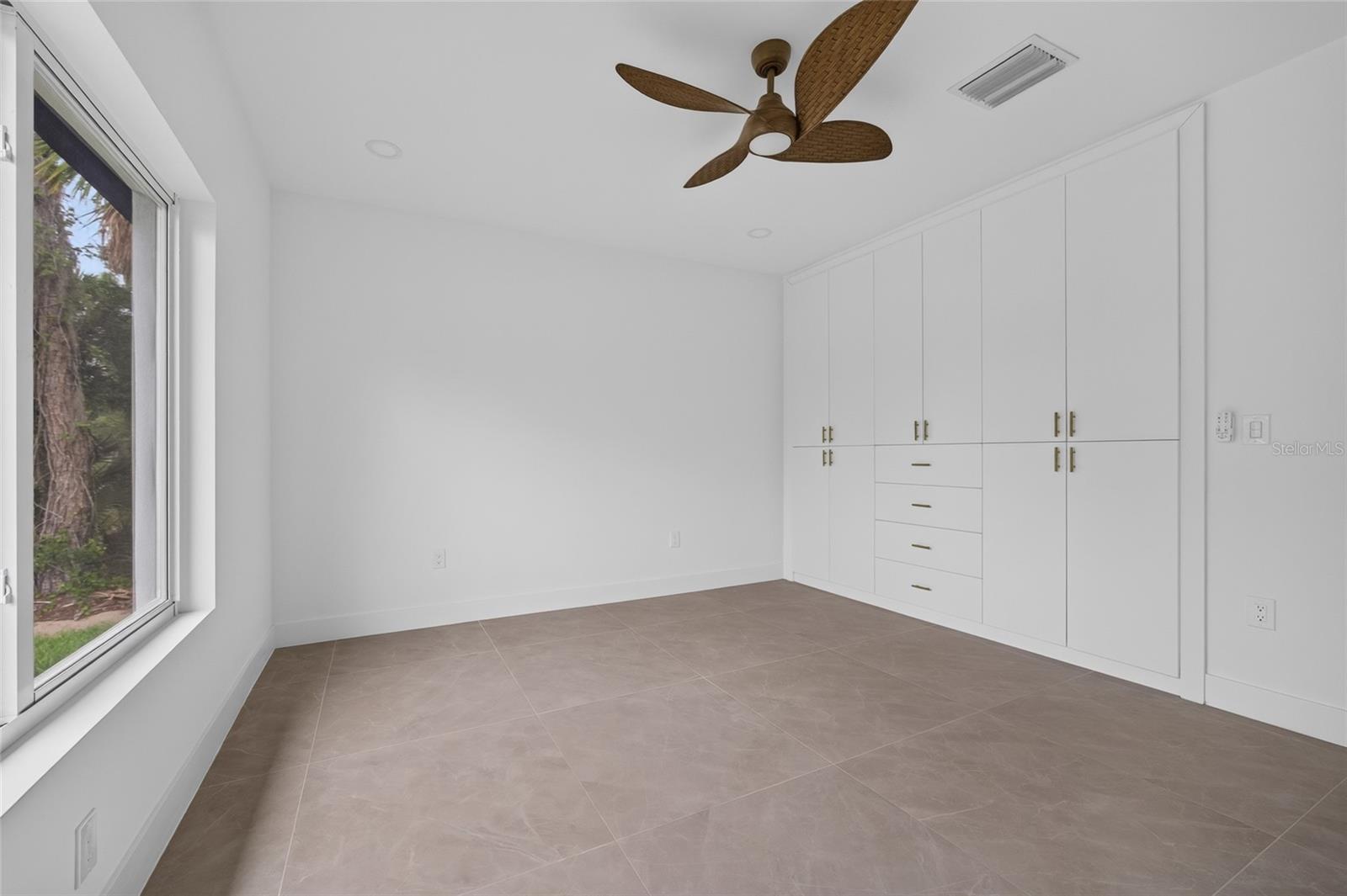 1177 Commerce St Property Photo 31