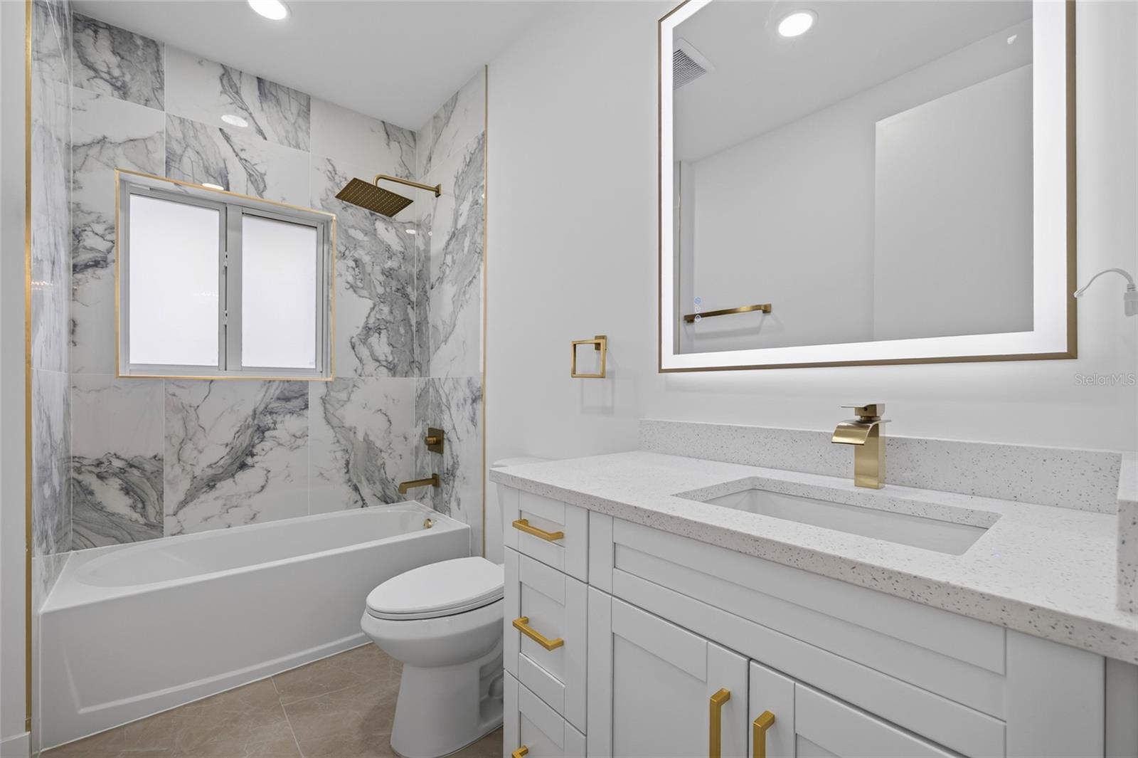 1177 Commerce St Property Photo 34