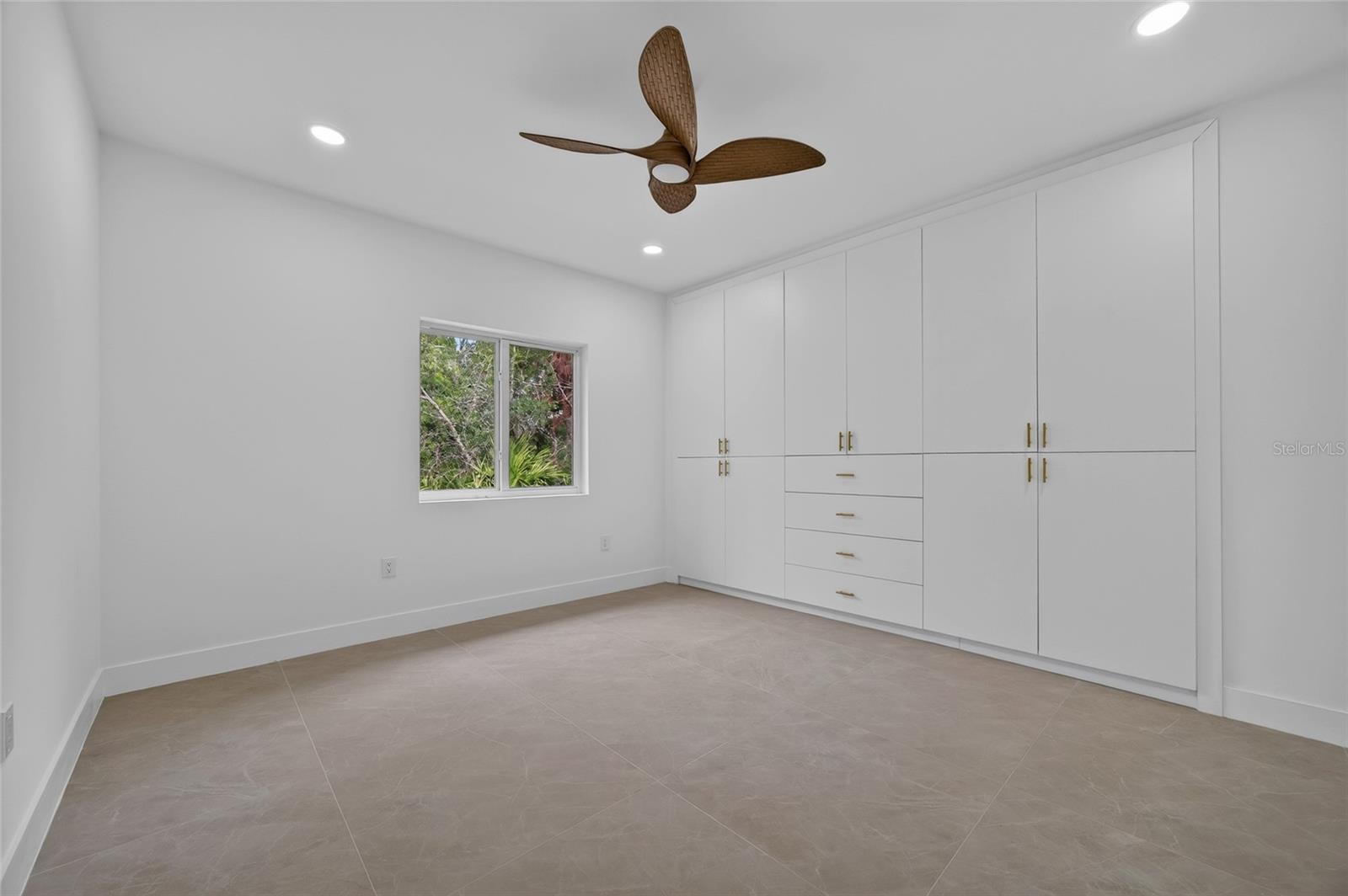 1177 Commerce St Property Photo 35