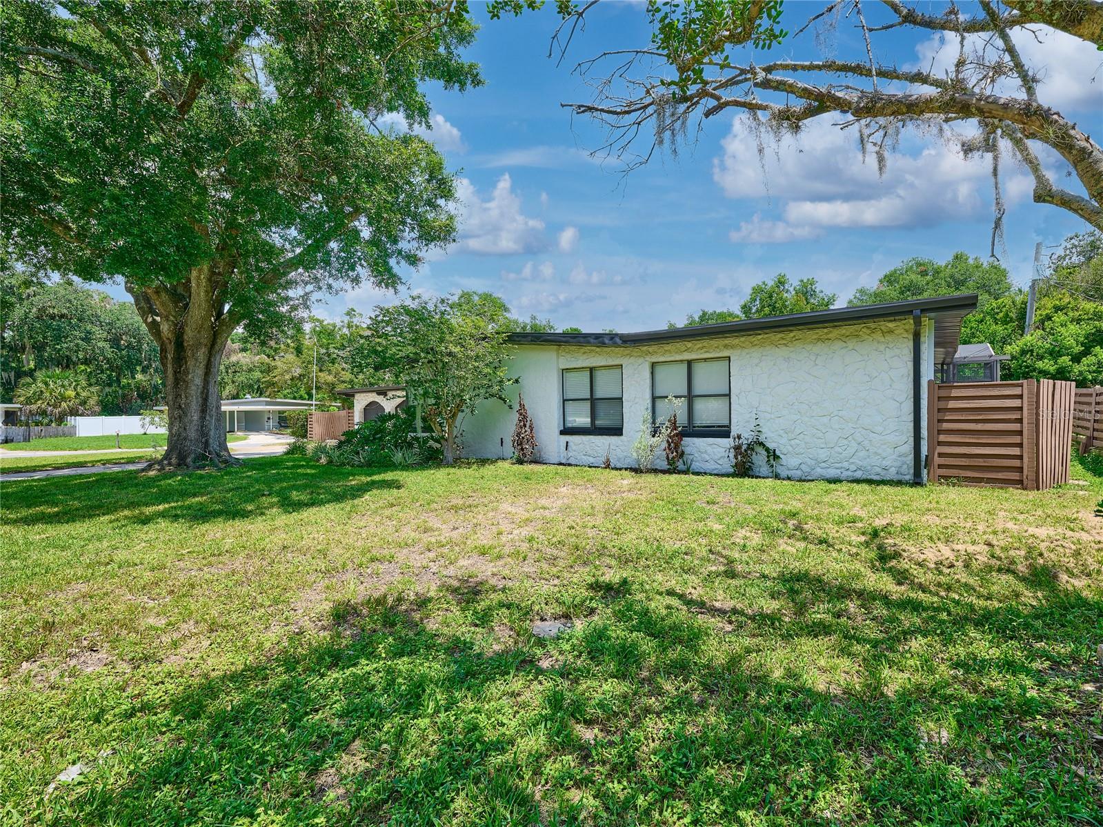 1100 Cornell Dr Property Photo 4