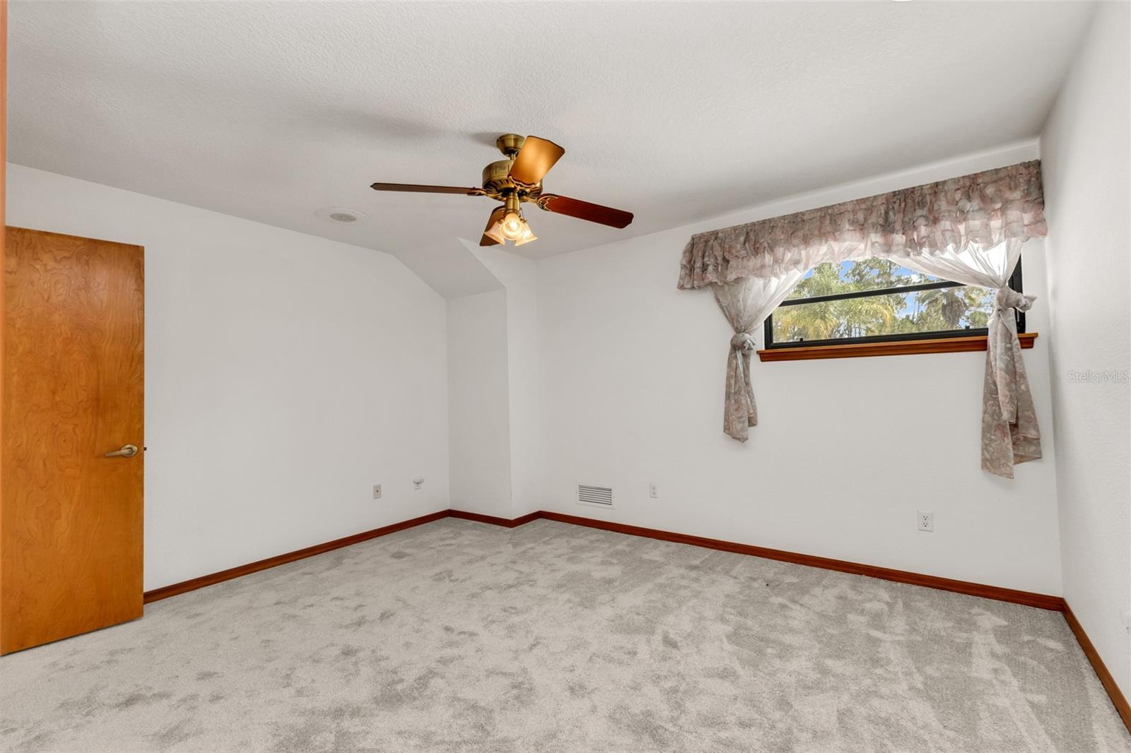 6068 Tidwell St Property Photo 14