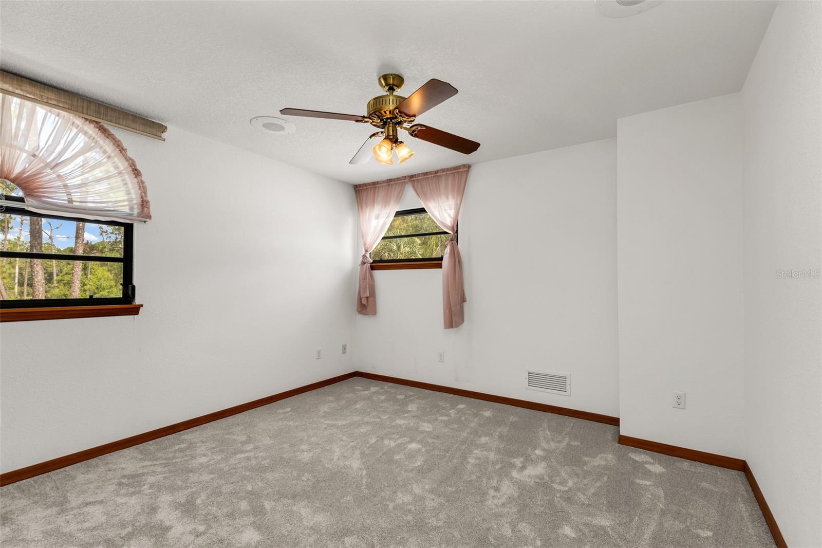 6068 Tidwell St Property Photo 15