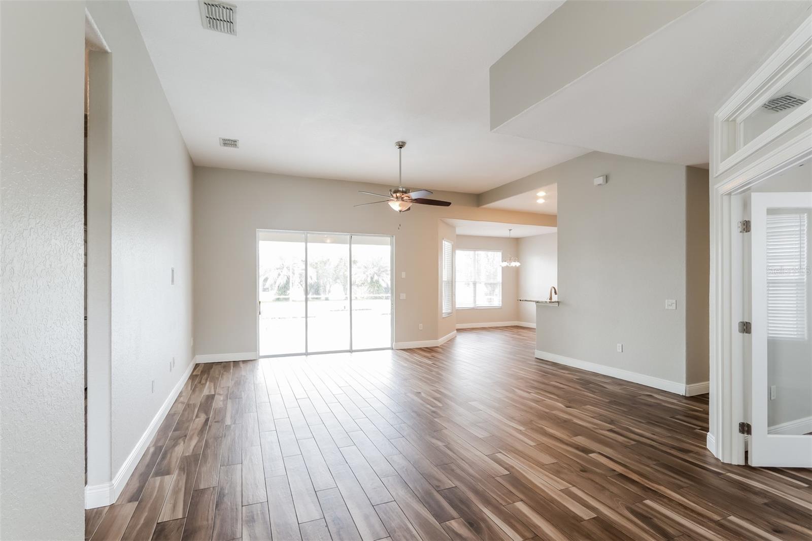 2954 Dunhill Cir Property Photo 2
