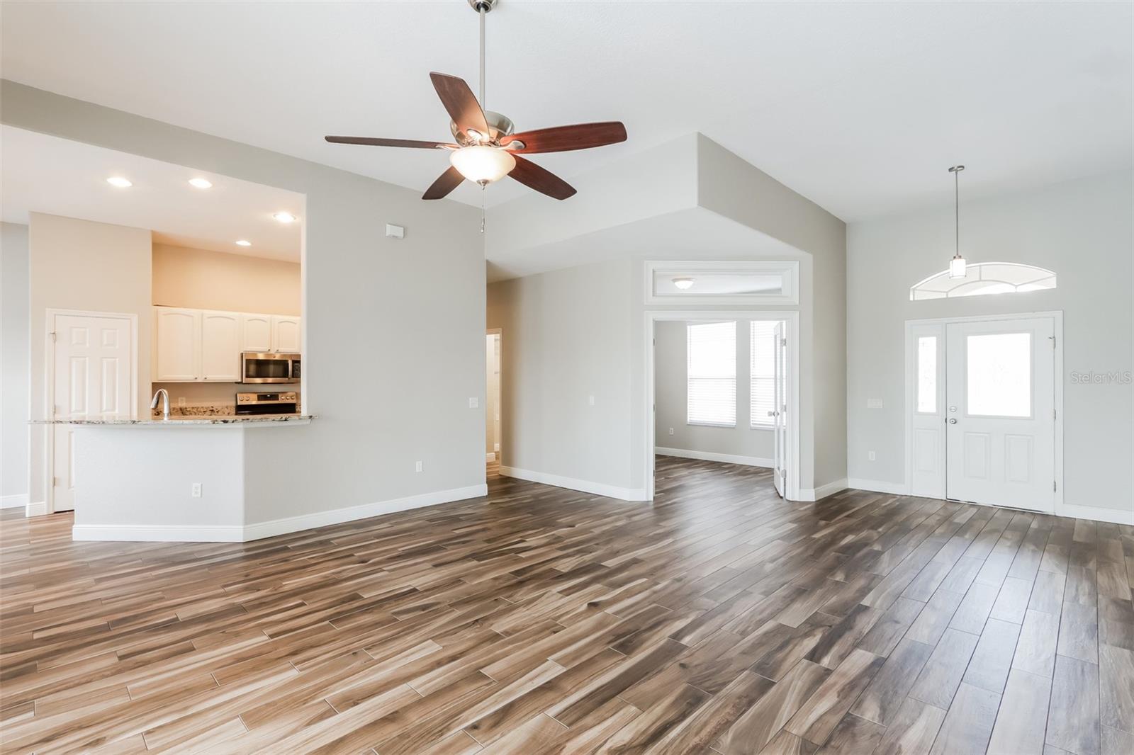 2954 Dunhill Cir Property Photo 3