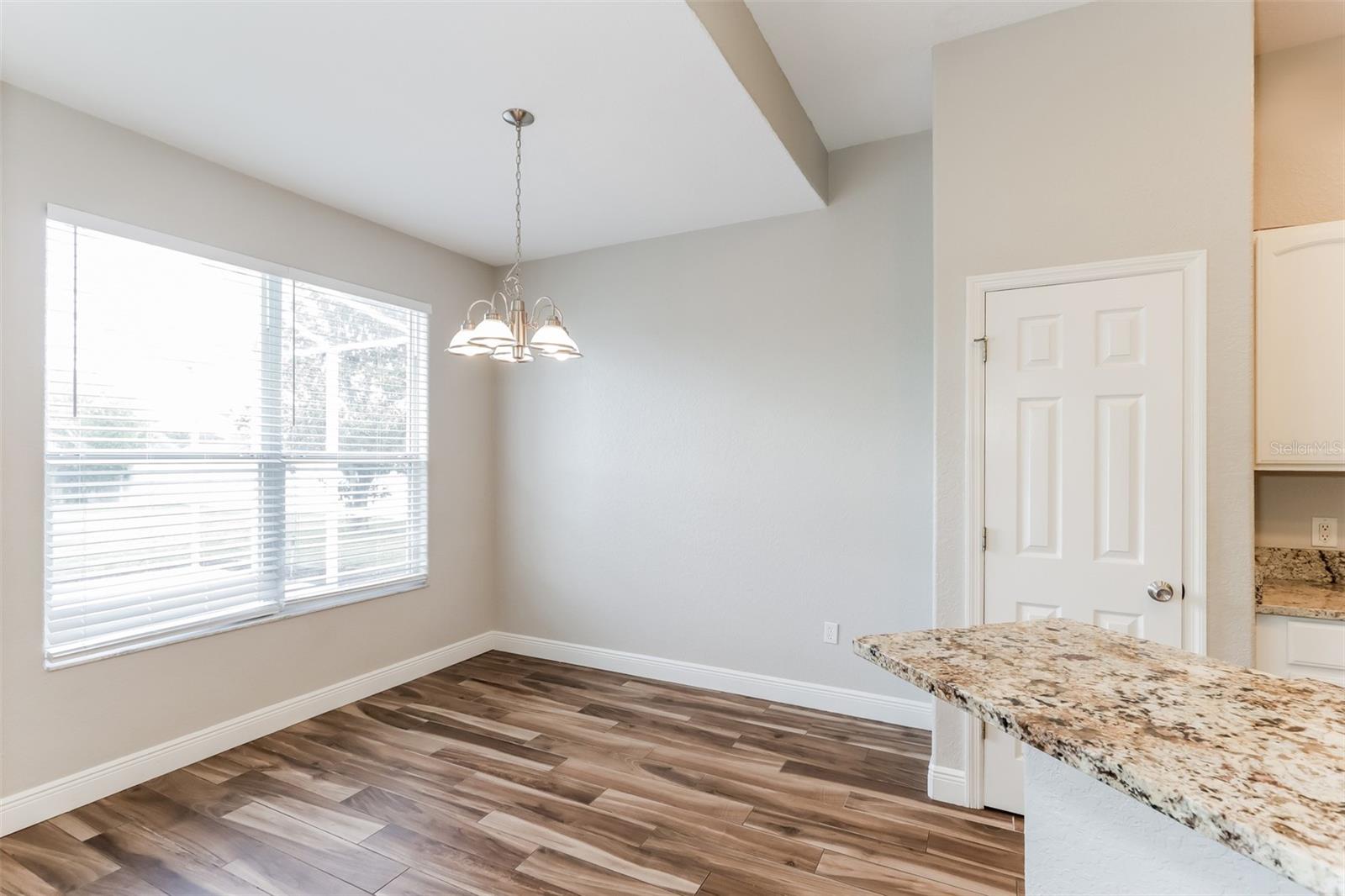 2954 Dunhill Cir Property Photo 4