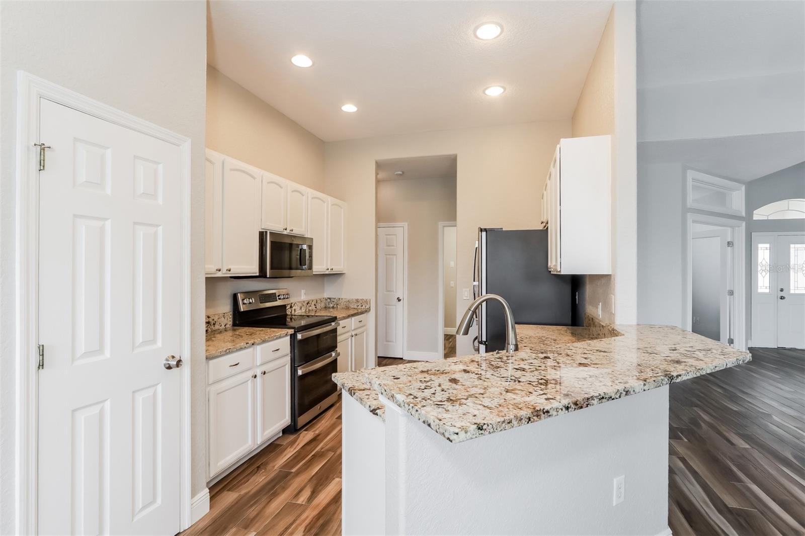 2954 Dunhill Cir Property Photo 5