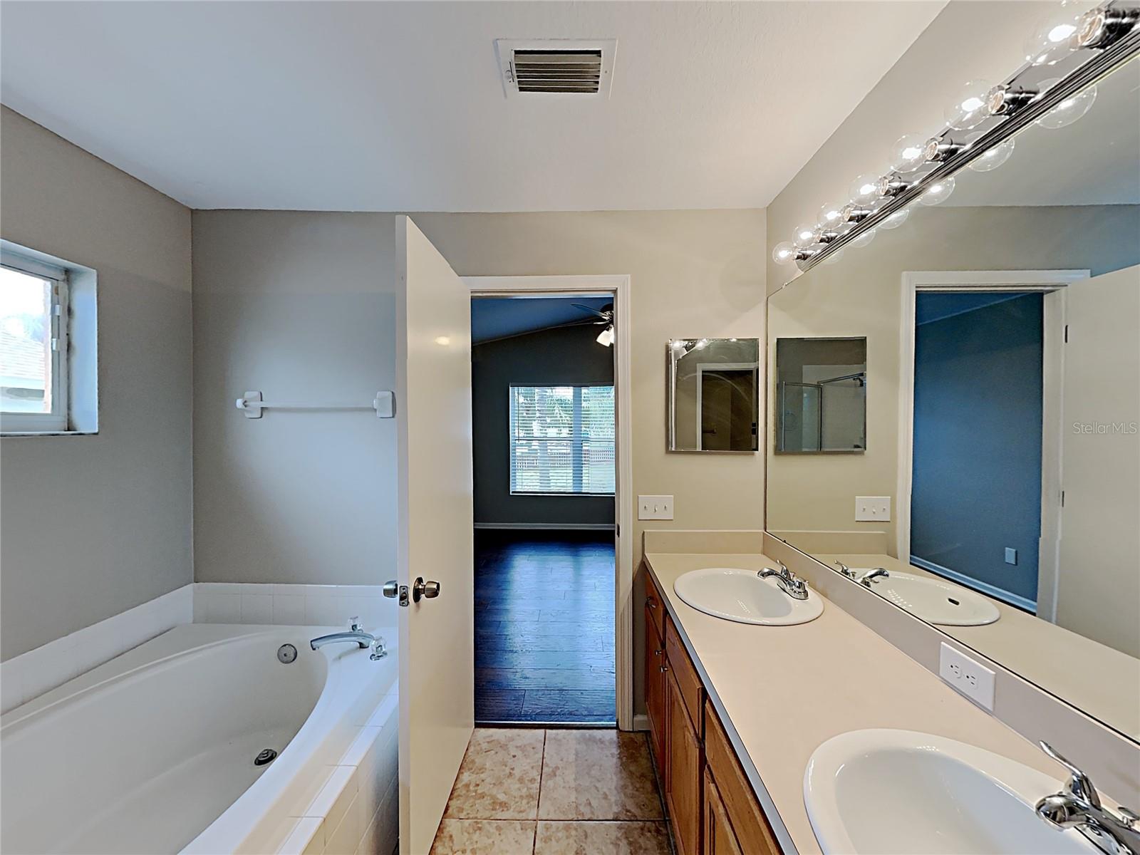 10328 Soaring Eagle Dr Property Photo 12