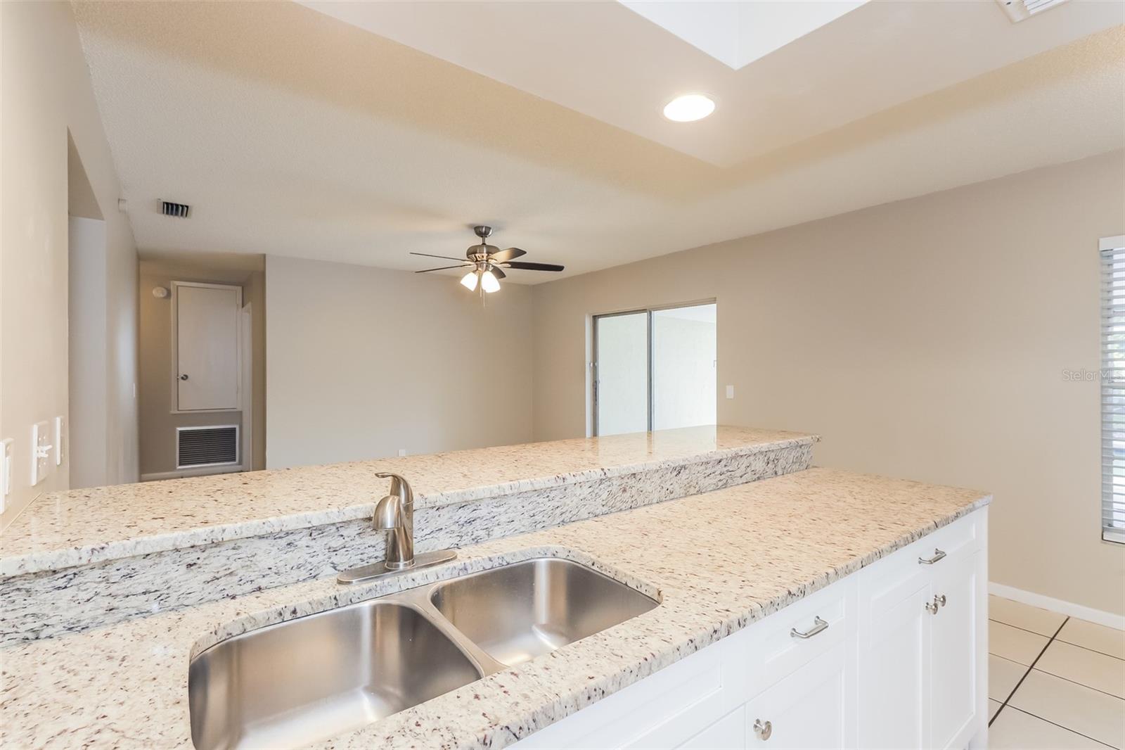 762 Isleton Dr Property Photo 4