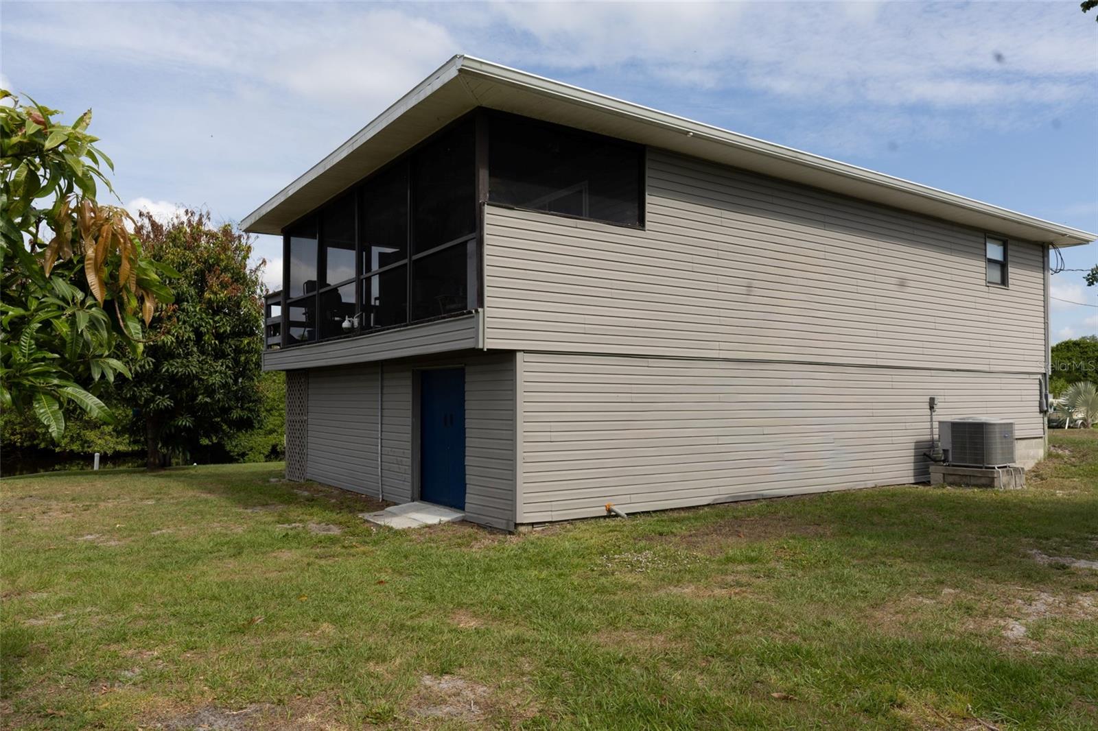 29103 Orva Dr Property Photo 4