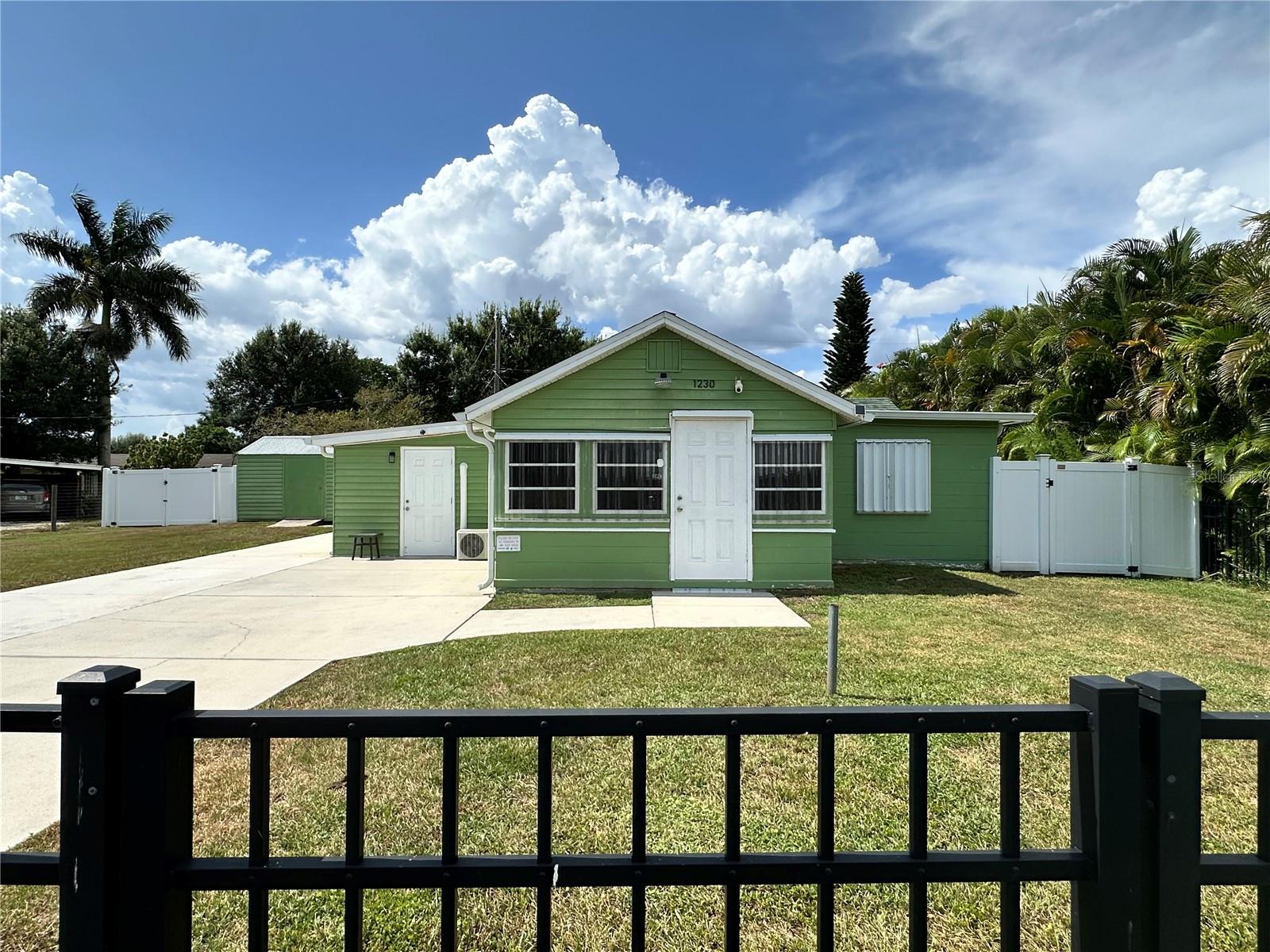 1230 Woodlawn Ave Property Photo 1