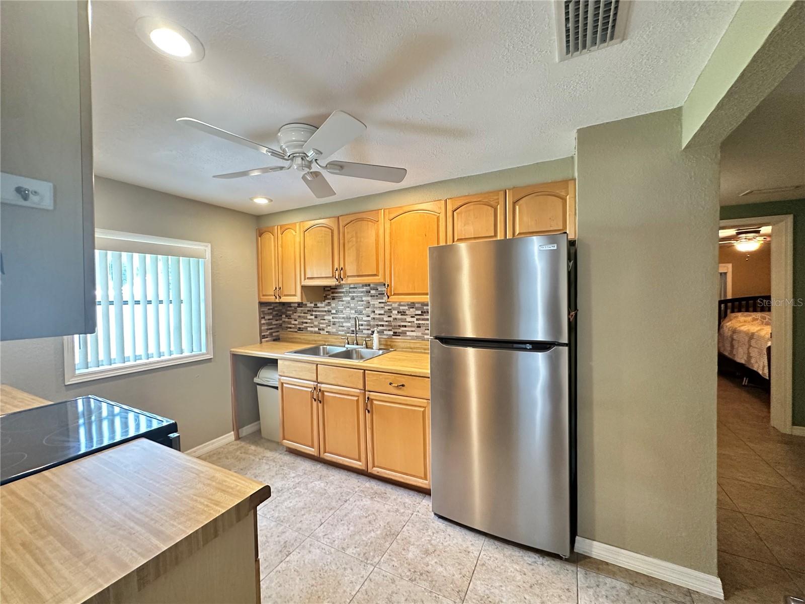 1230 Woodlawn Ave Property Photo 6