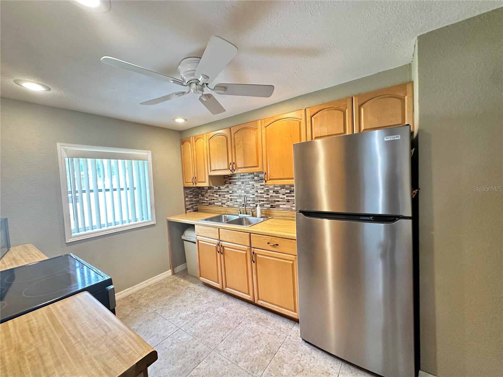1230 Woodlawn Ave Property Photo 7