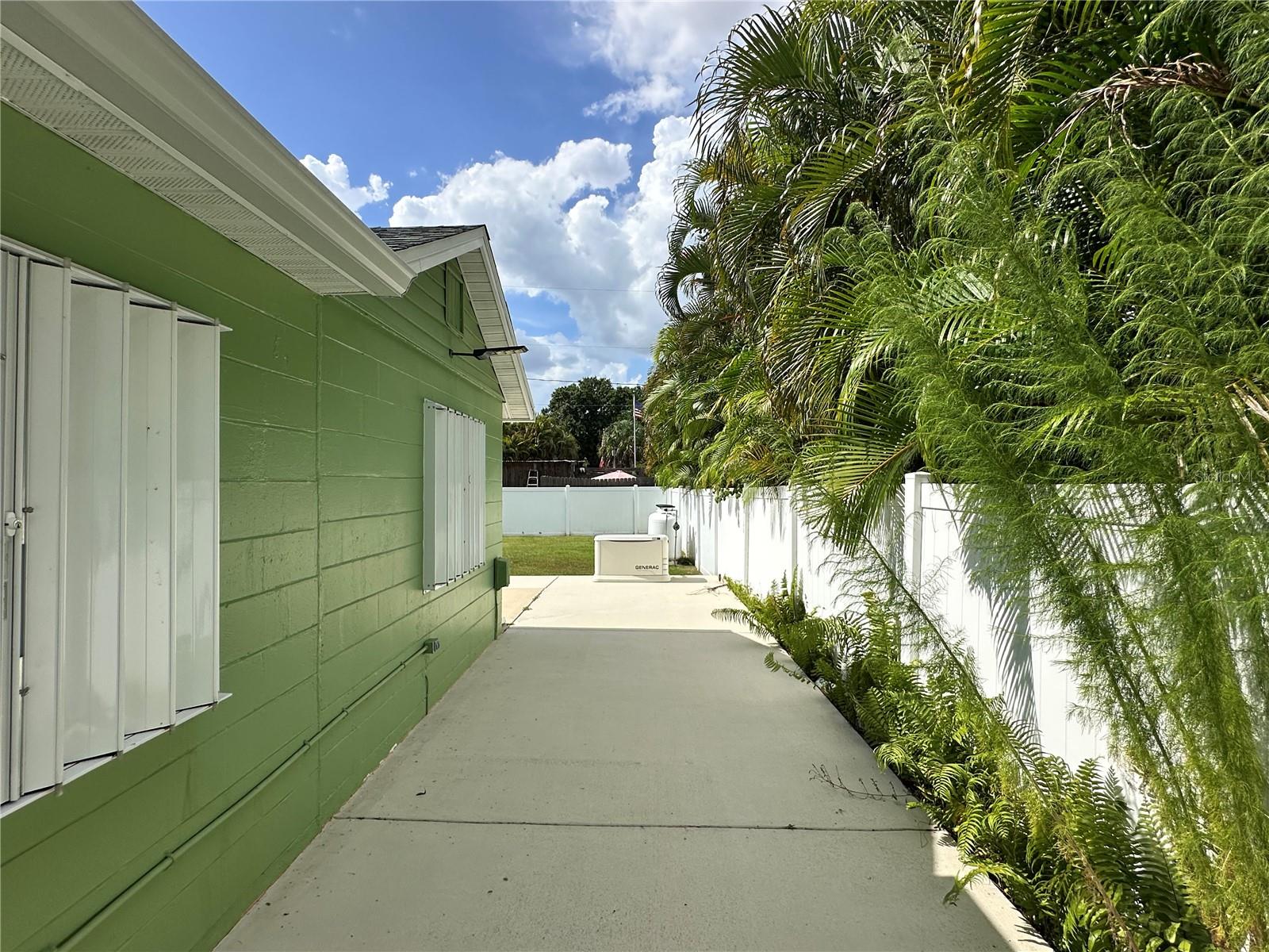 1230 Woodlawn Ave Property Photo 32
