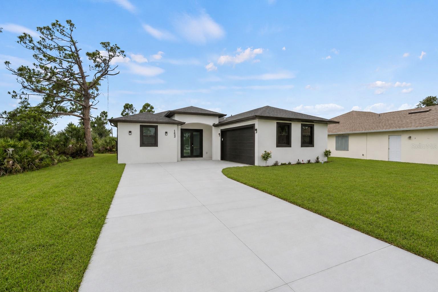 153 Australian Dr Property Photo 2