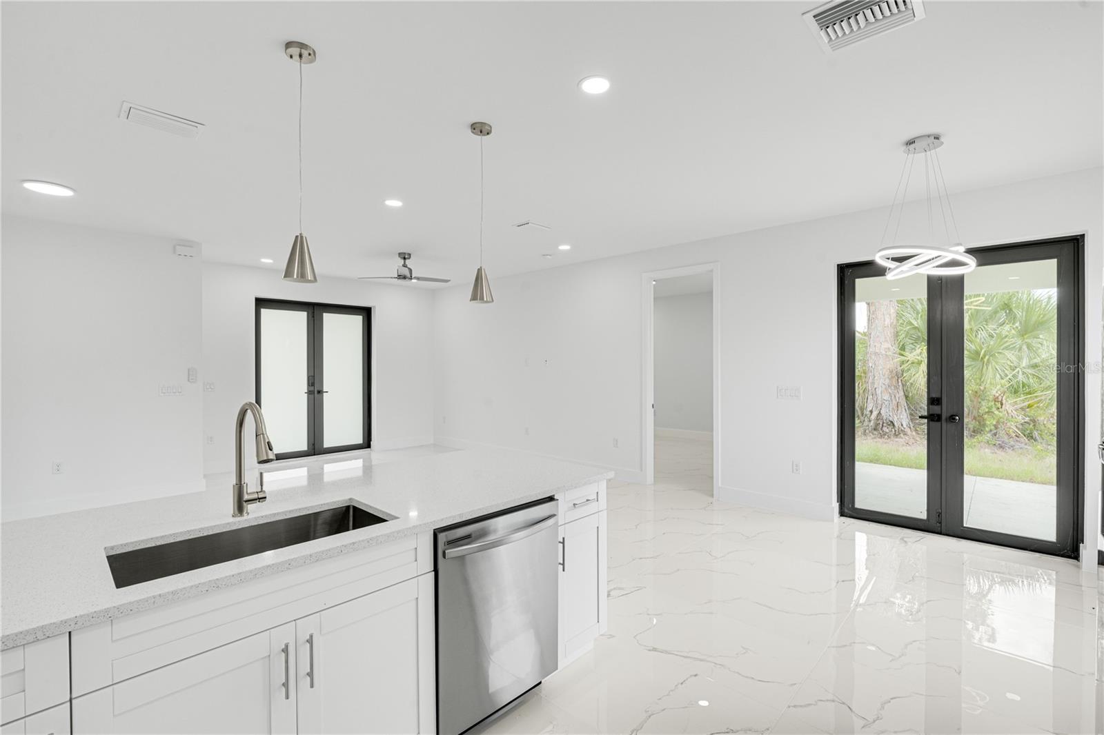 153 Australian Dr Property Photo 11