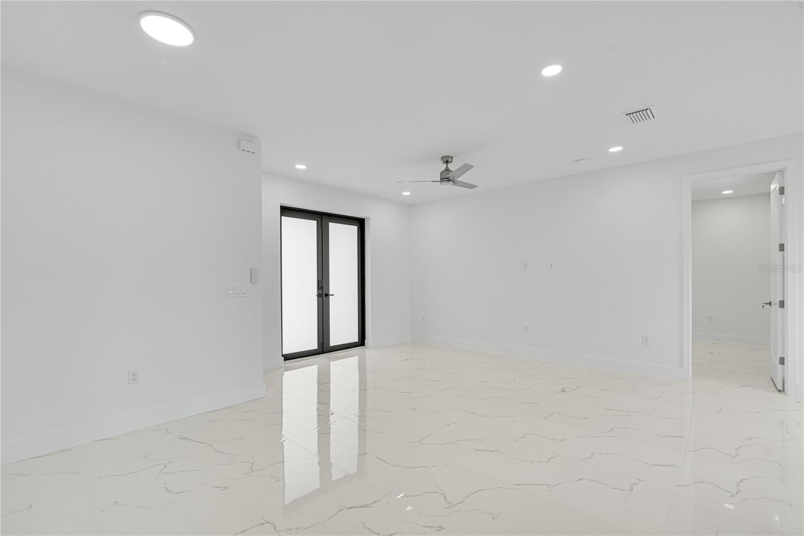 153 Australian Dr Property Photo 13