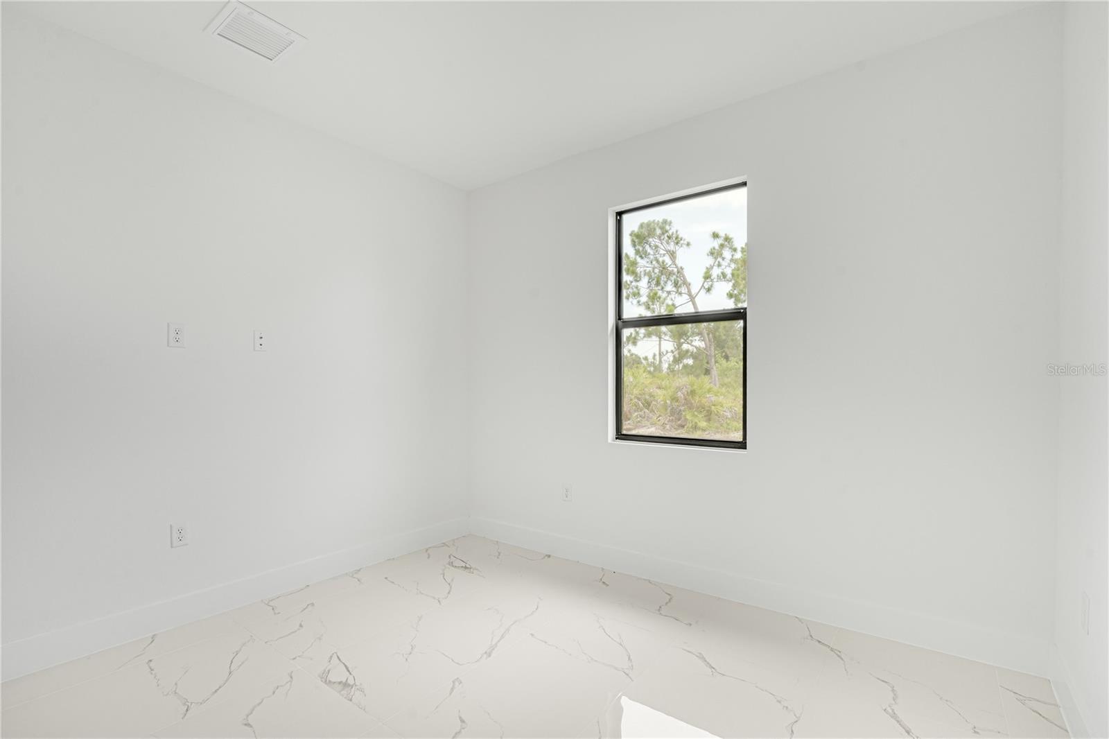 153 Australian Dr Property Photo 20