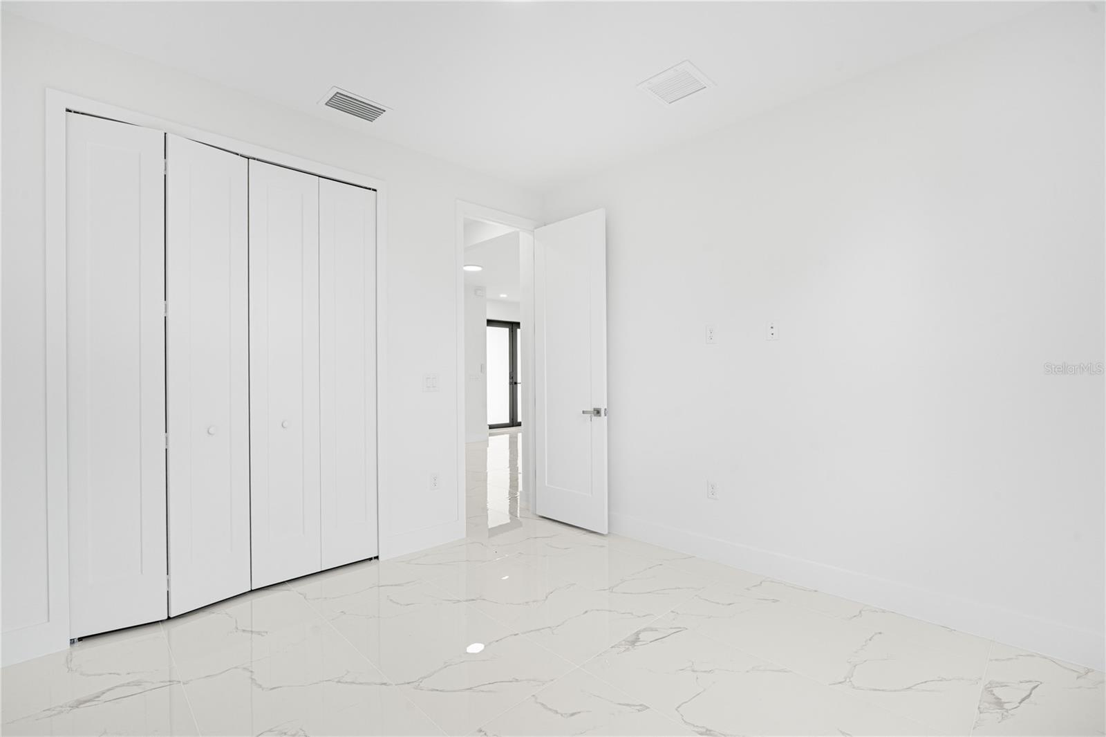 153 Australian Dr Property Photo 26