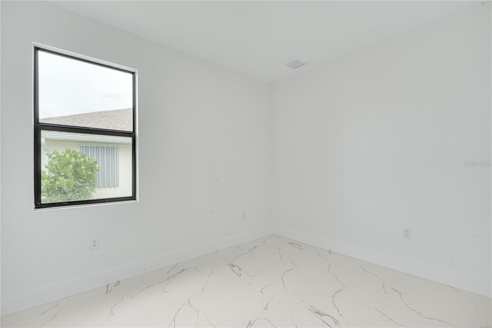 153 Australian Dr Property Photo 27