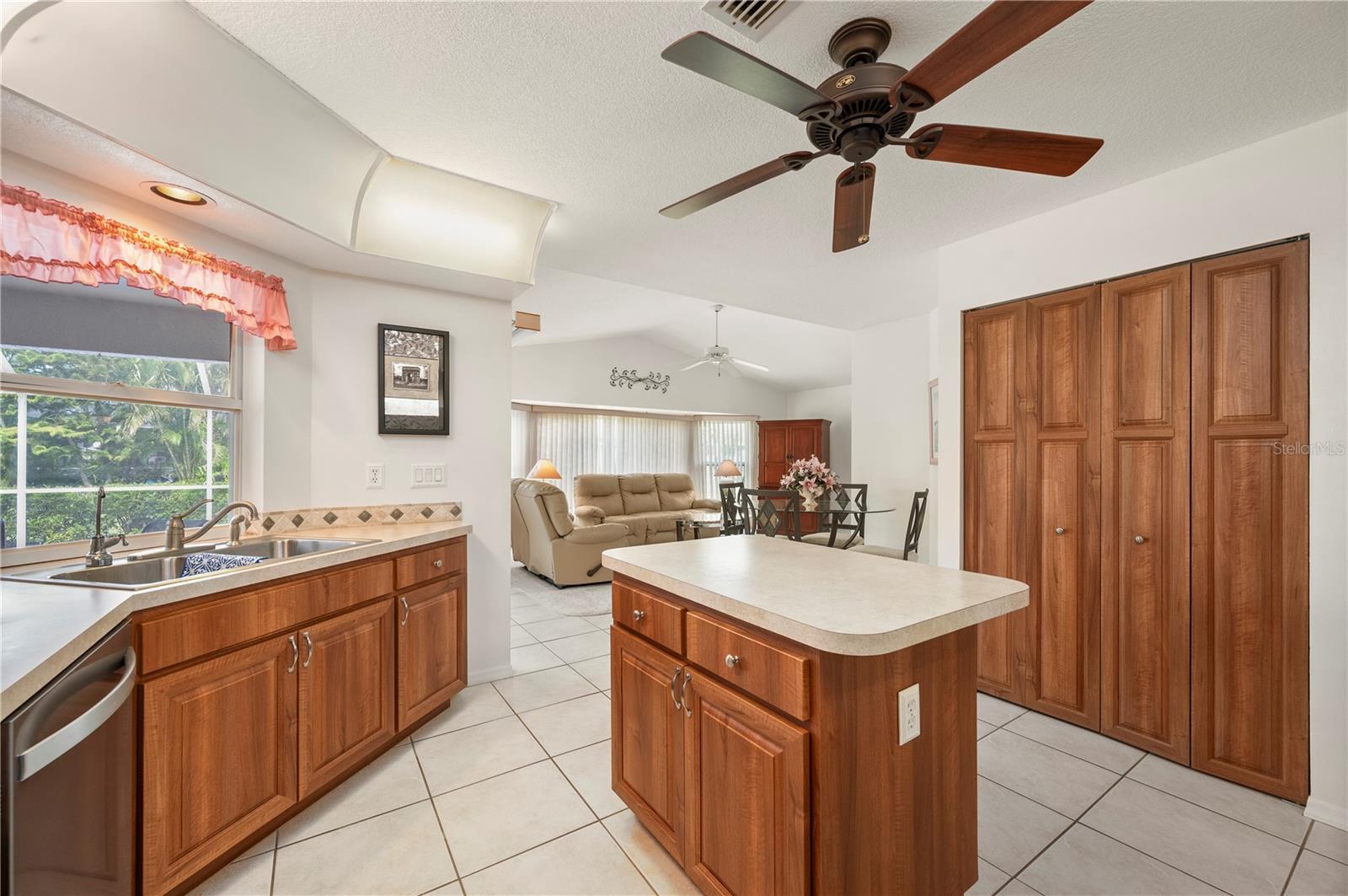 2231 Hamburg Ln Property Photo 15