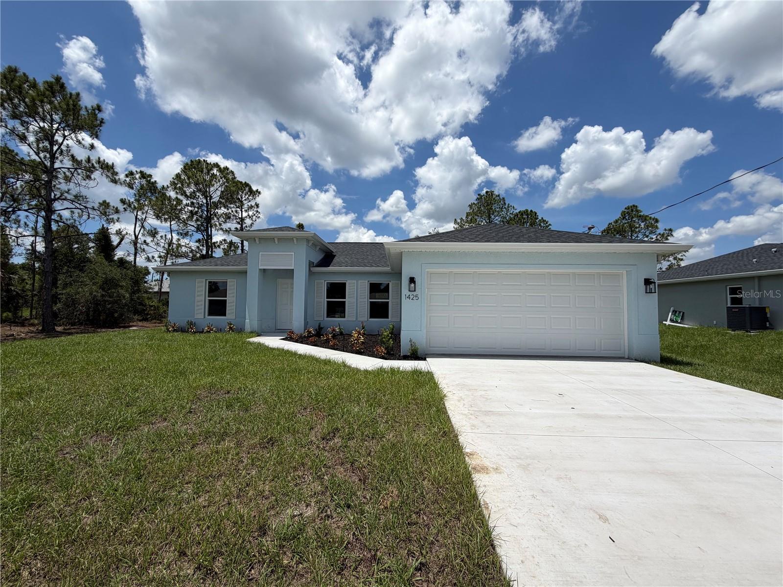 1425 Lindsay Ave Property Photo 1