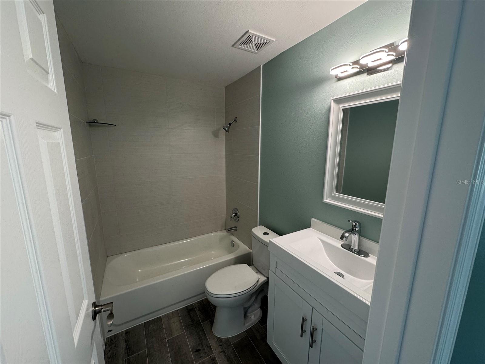 1258 Barbara Dr #202 Property Photo 4