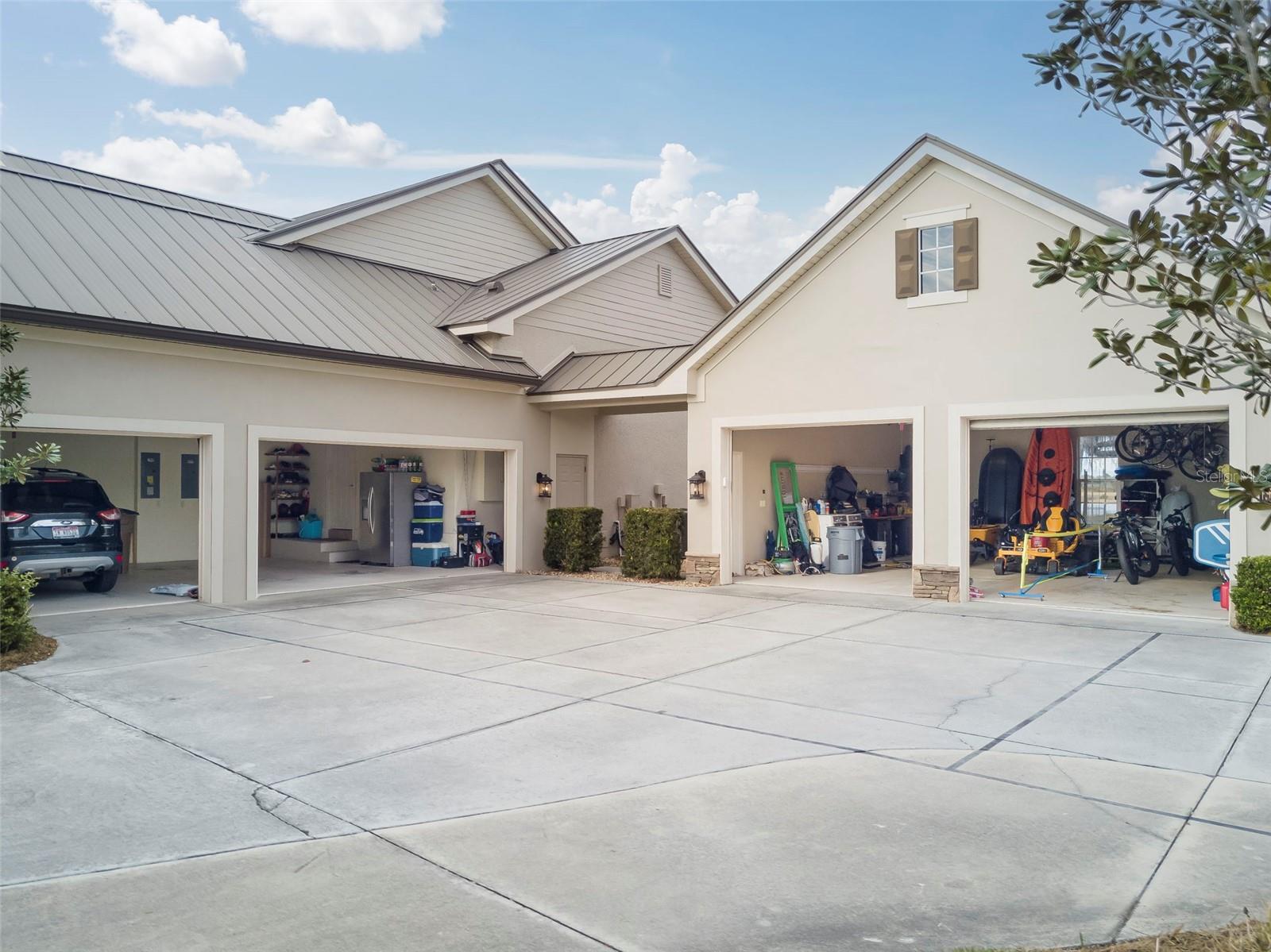 2131 Silk Bay Blvd Property Photo 4