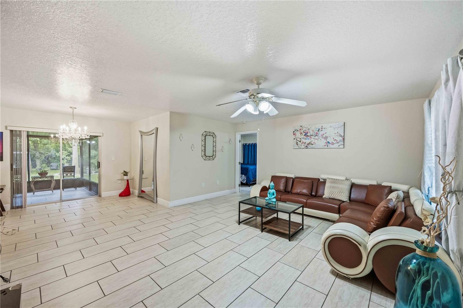 22442 Vale Ave Property Photo 5