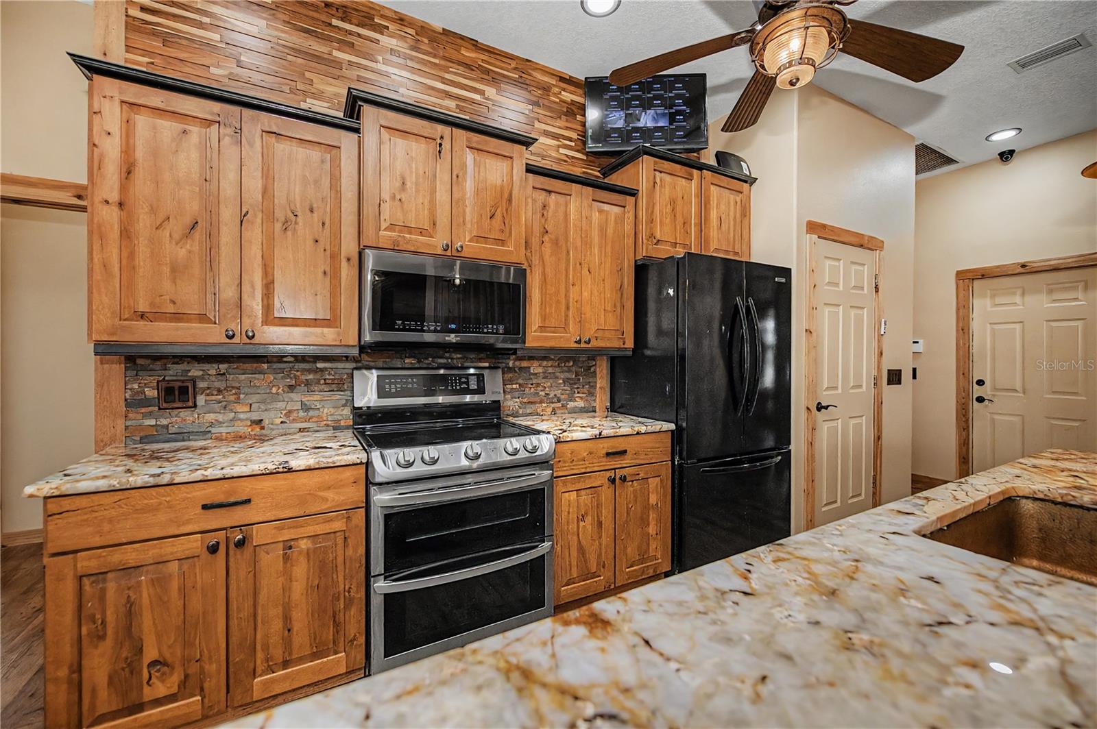 8730 Mystic Cir Property Photo 32