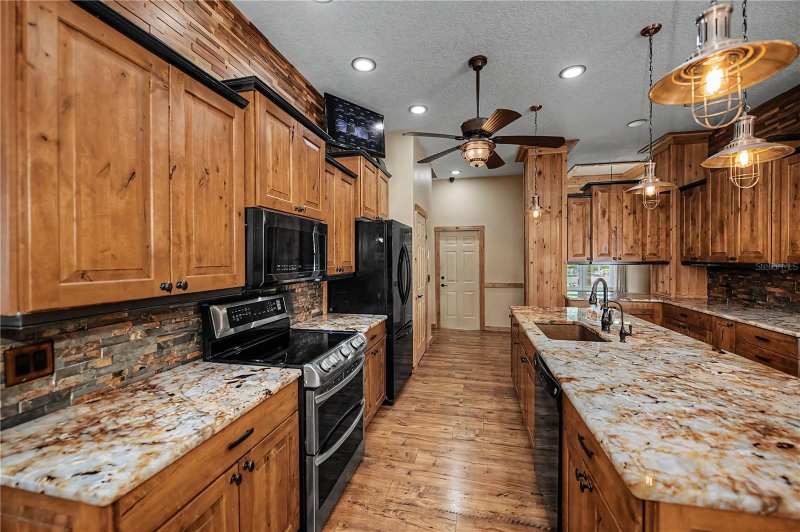 8730 Mystic Cir Property Photo 36