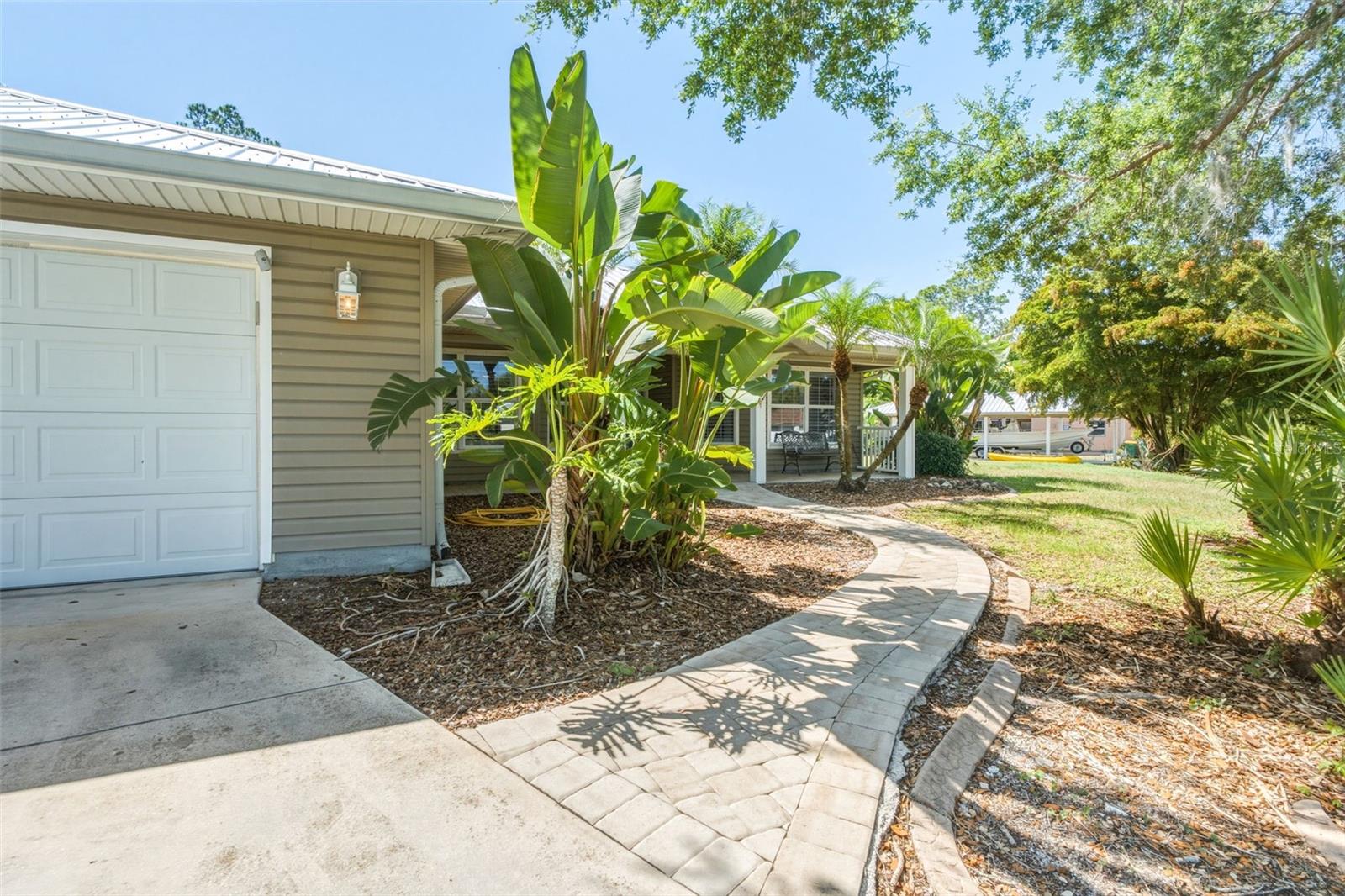 2376 Staver St Property Photo 4