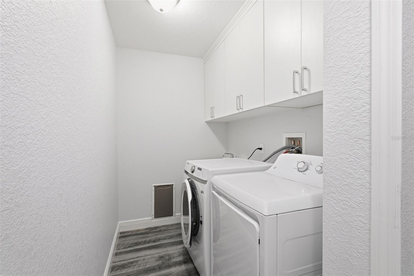 2376 Staver St Property Photo 22