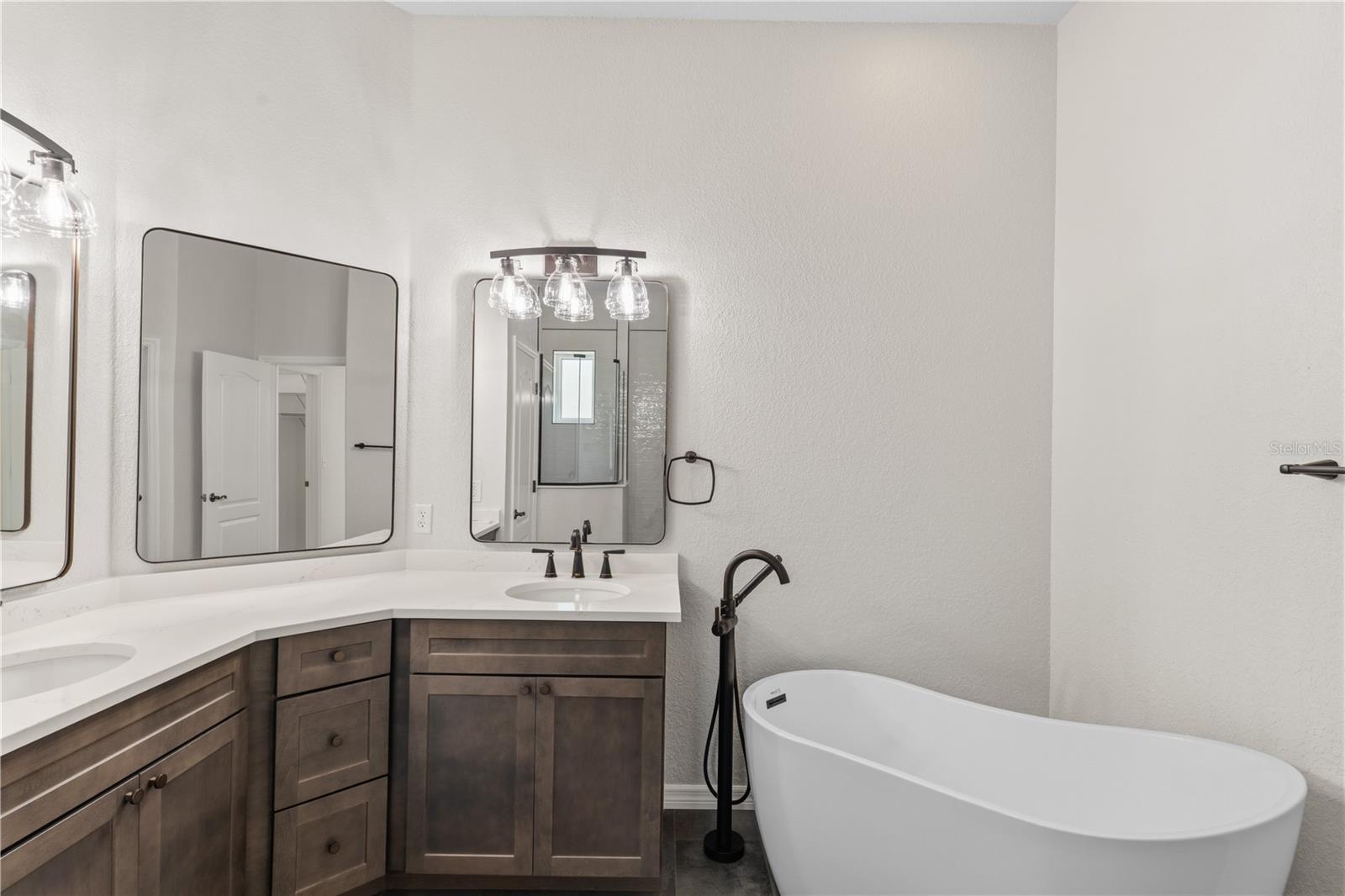 1165 Boundary Blvd Property Photo 22