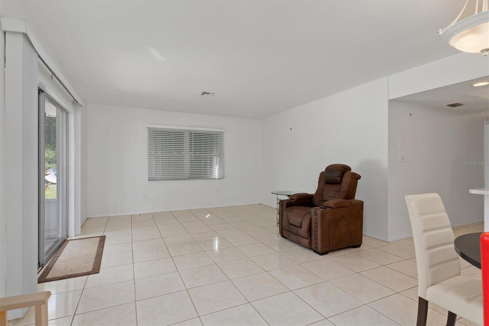 8126 Riverside Dr Property Photo 3