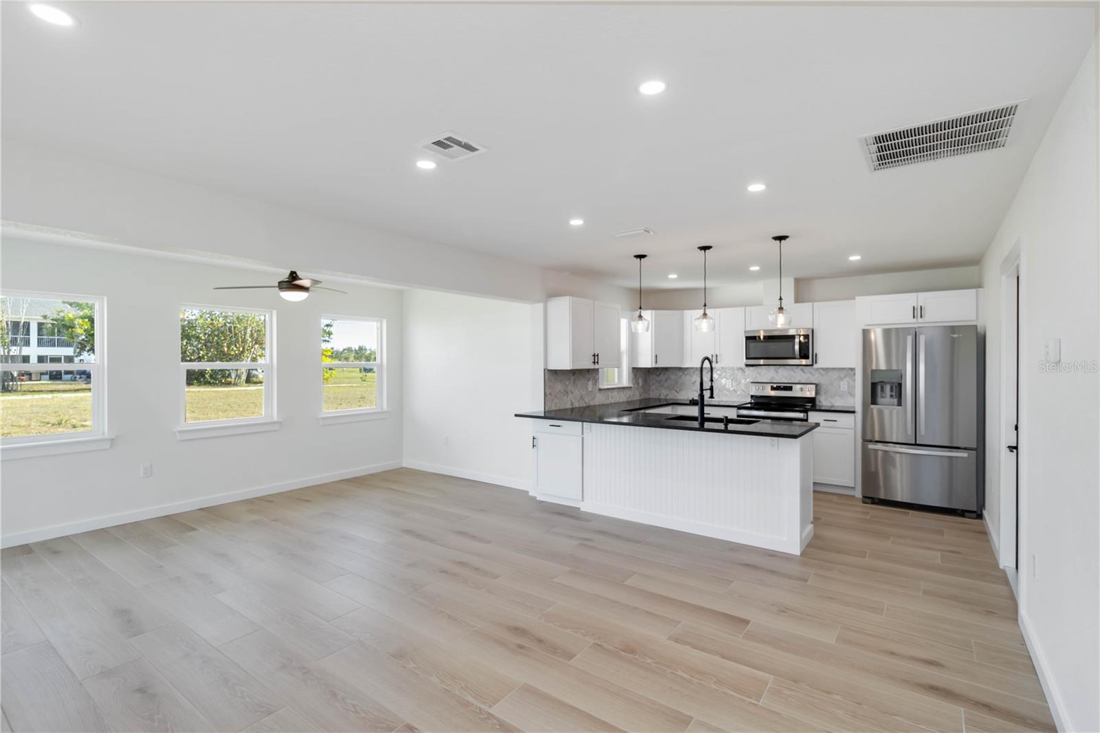 49 Boundary Blvd #b Property Photo 11
