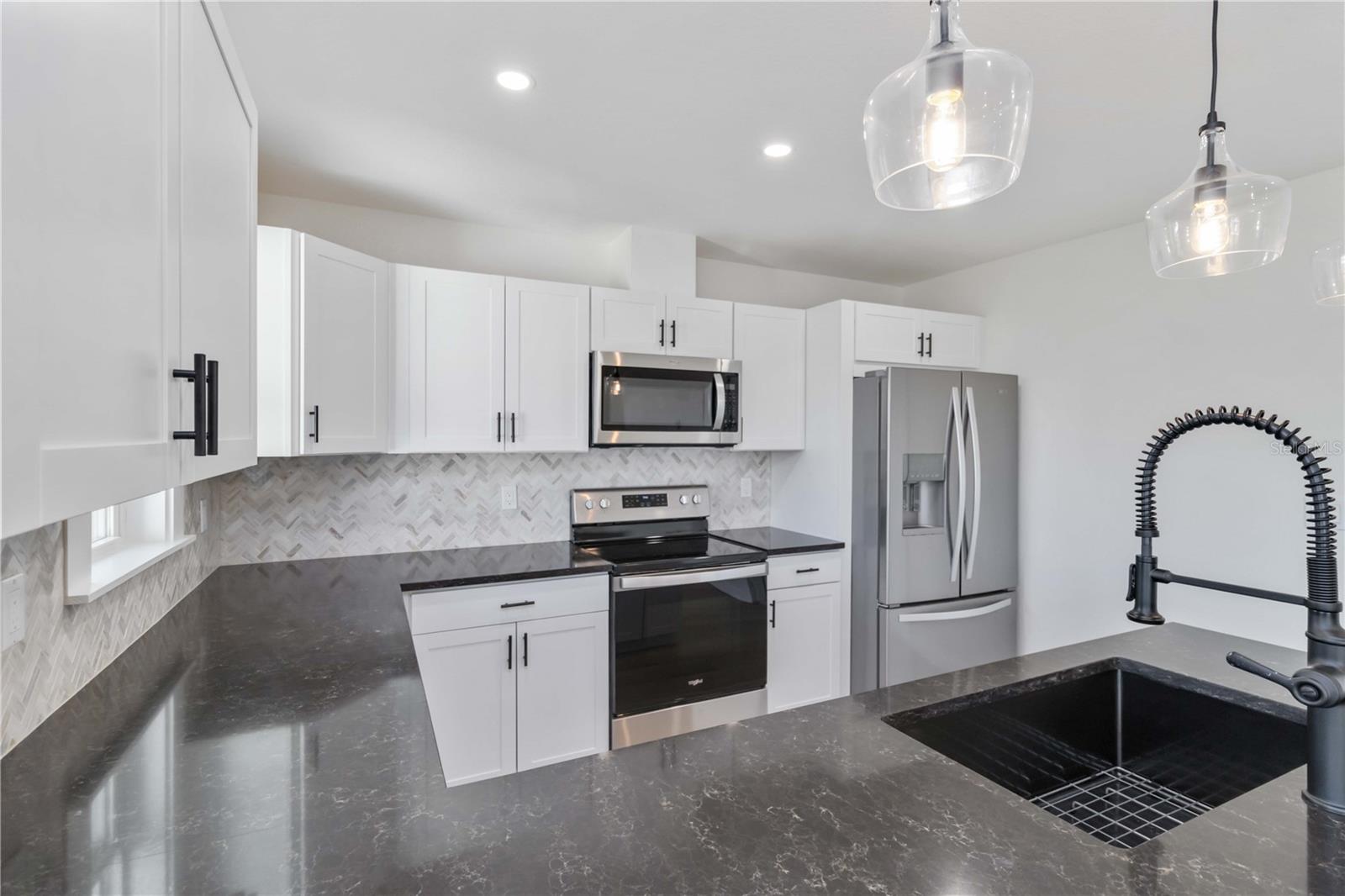 49 Boundary Blvd #b Property Photo 15