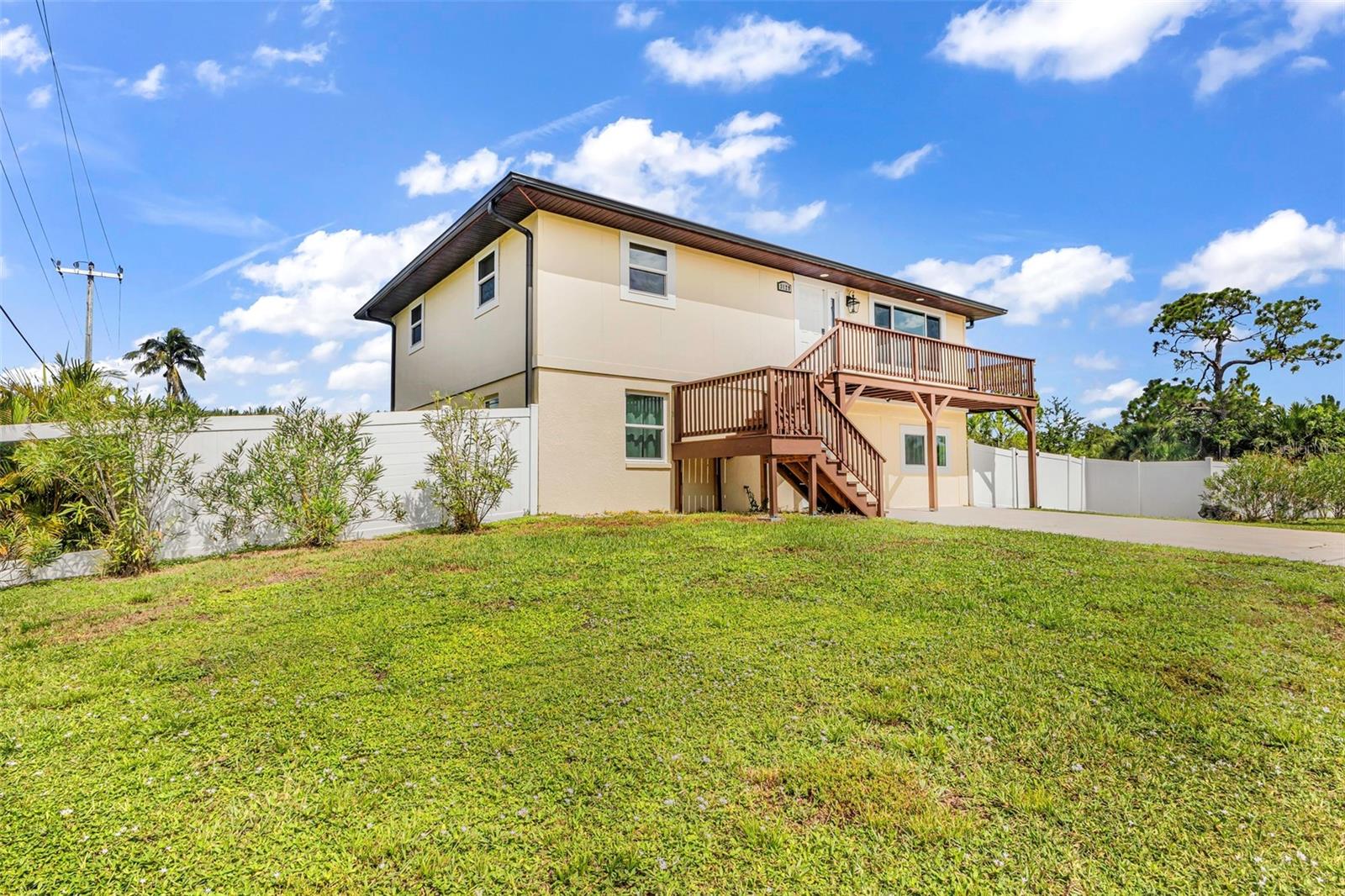 3129 Banyan Way Property Photo 2