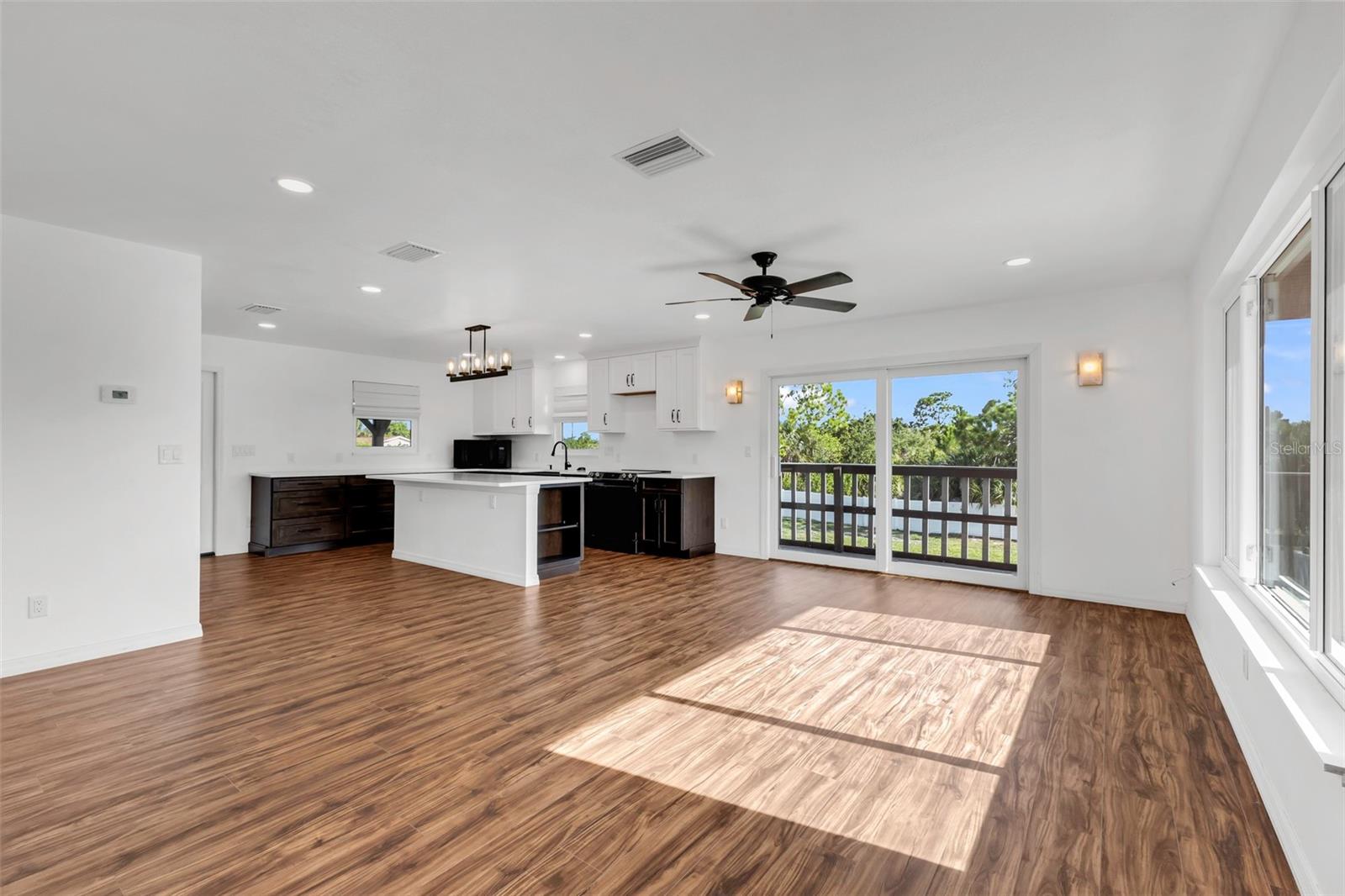 3129 Banyan Way Property Photo 5