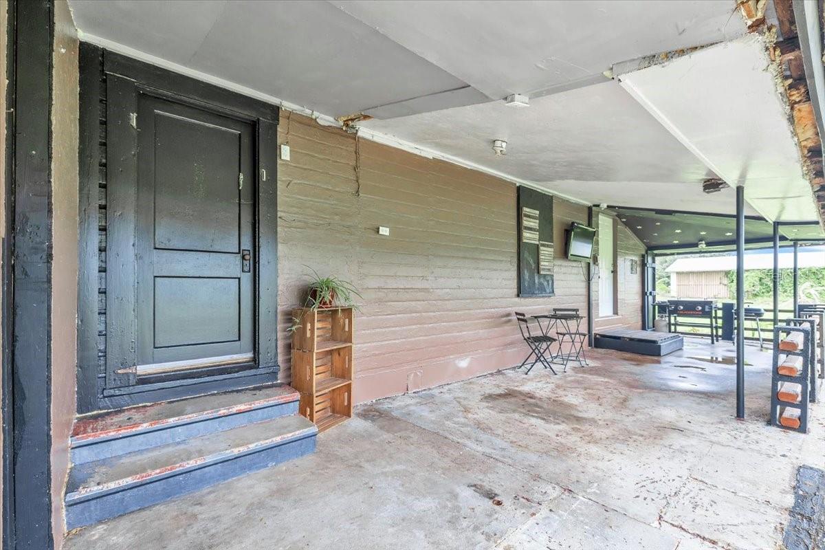915 E Charles St Property Photo 16