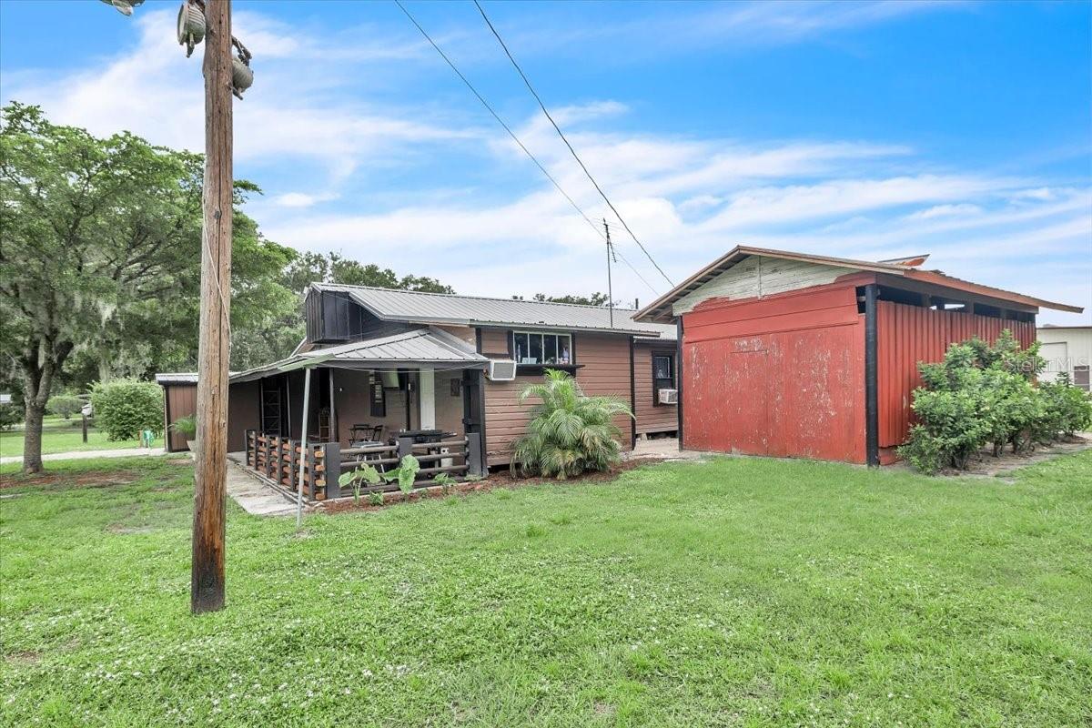 915 E Charles St Property Photo 19