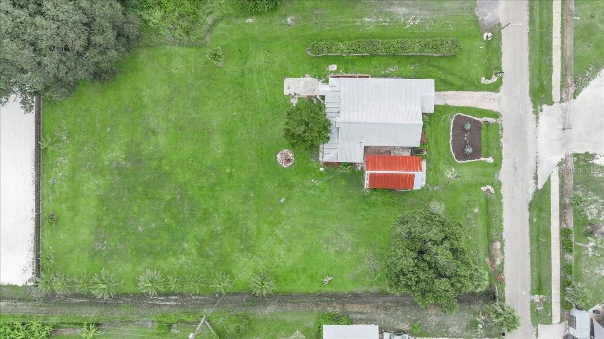 915 E Charles St Property Photo 27