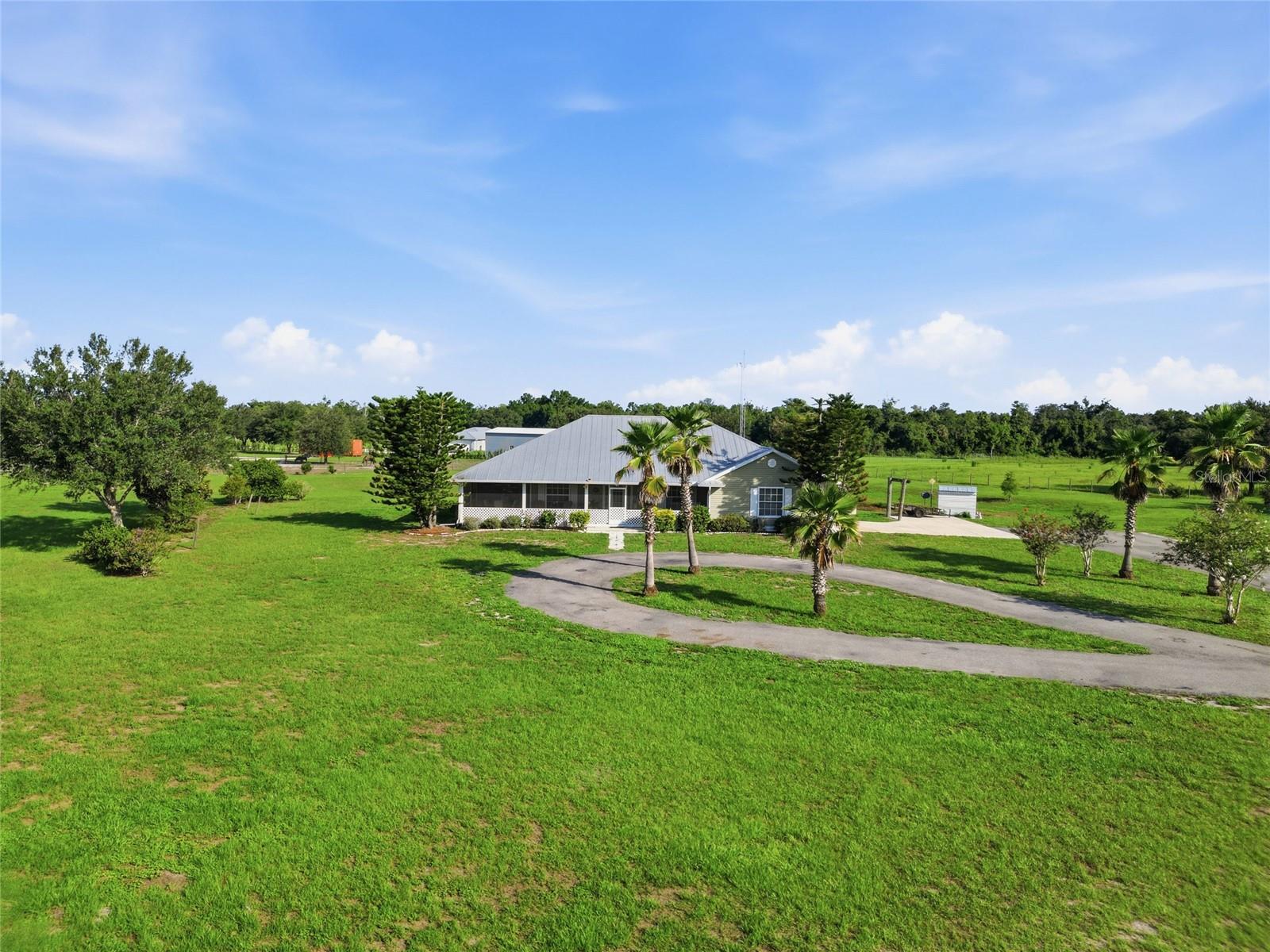 1277 Sw East Creek Trl Property Photo 2