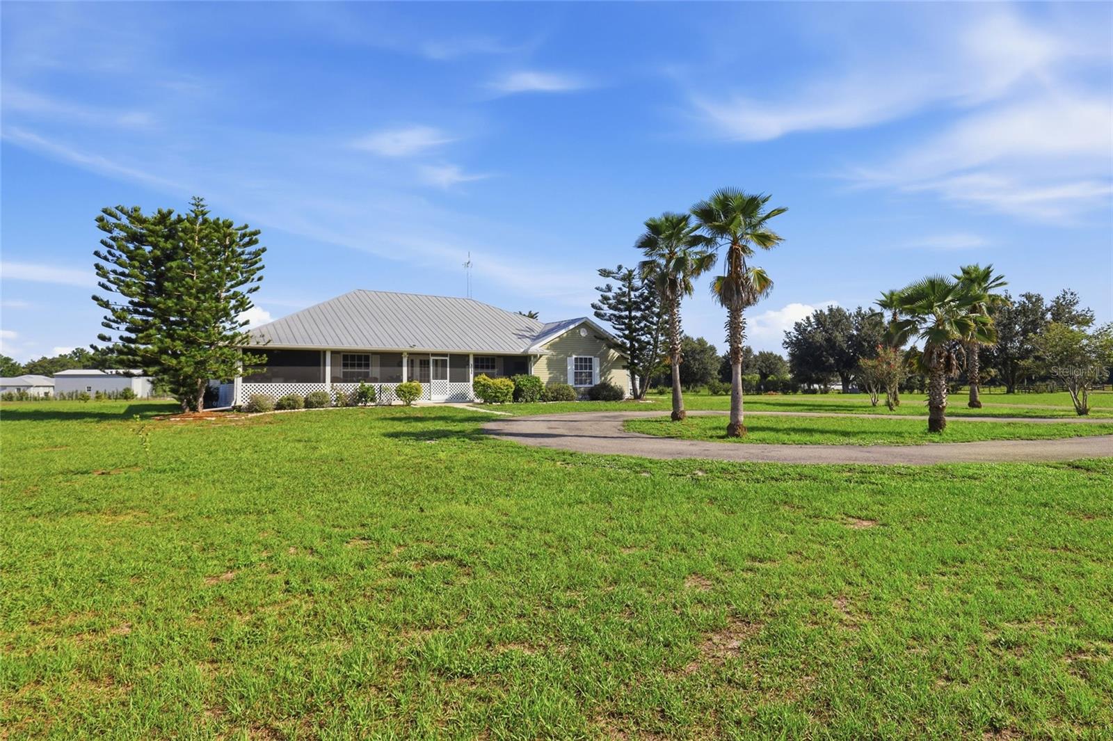 1277 Sw East Creek Trl Property Photo 3