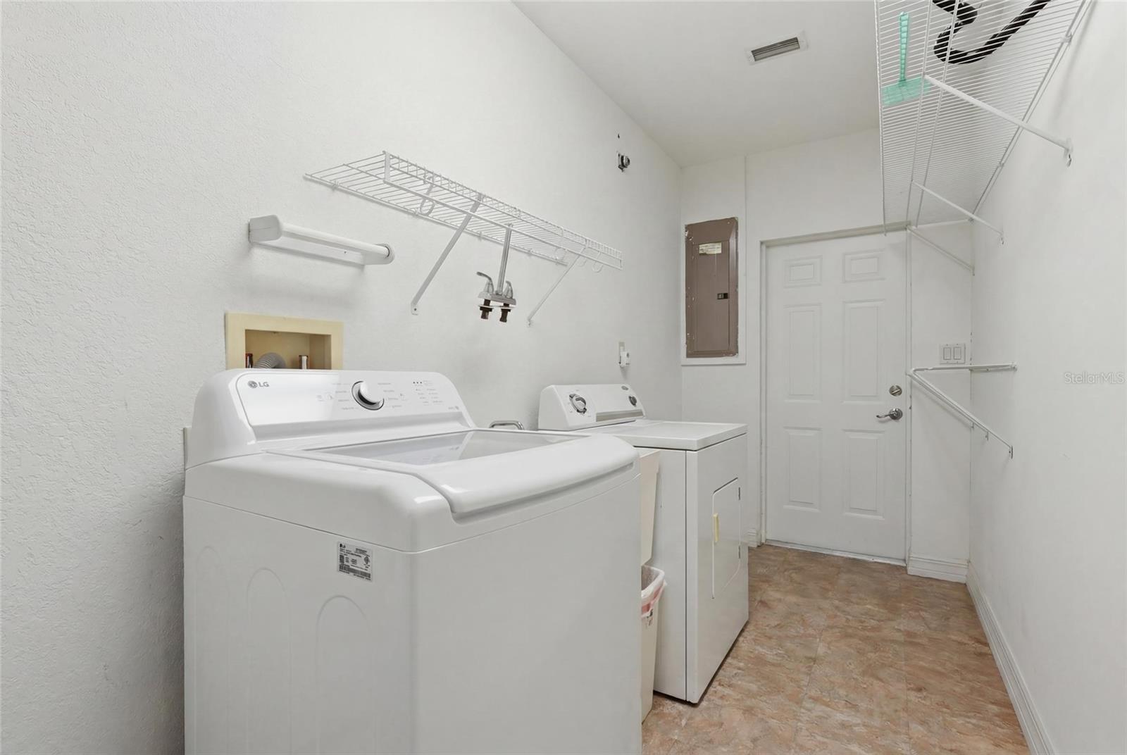 1277 Sw East Creek Trl Property Photo 34