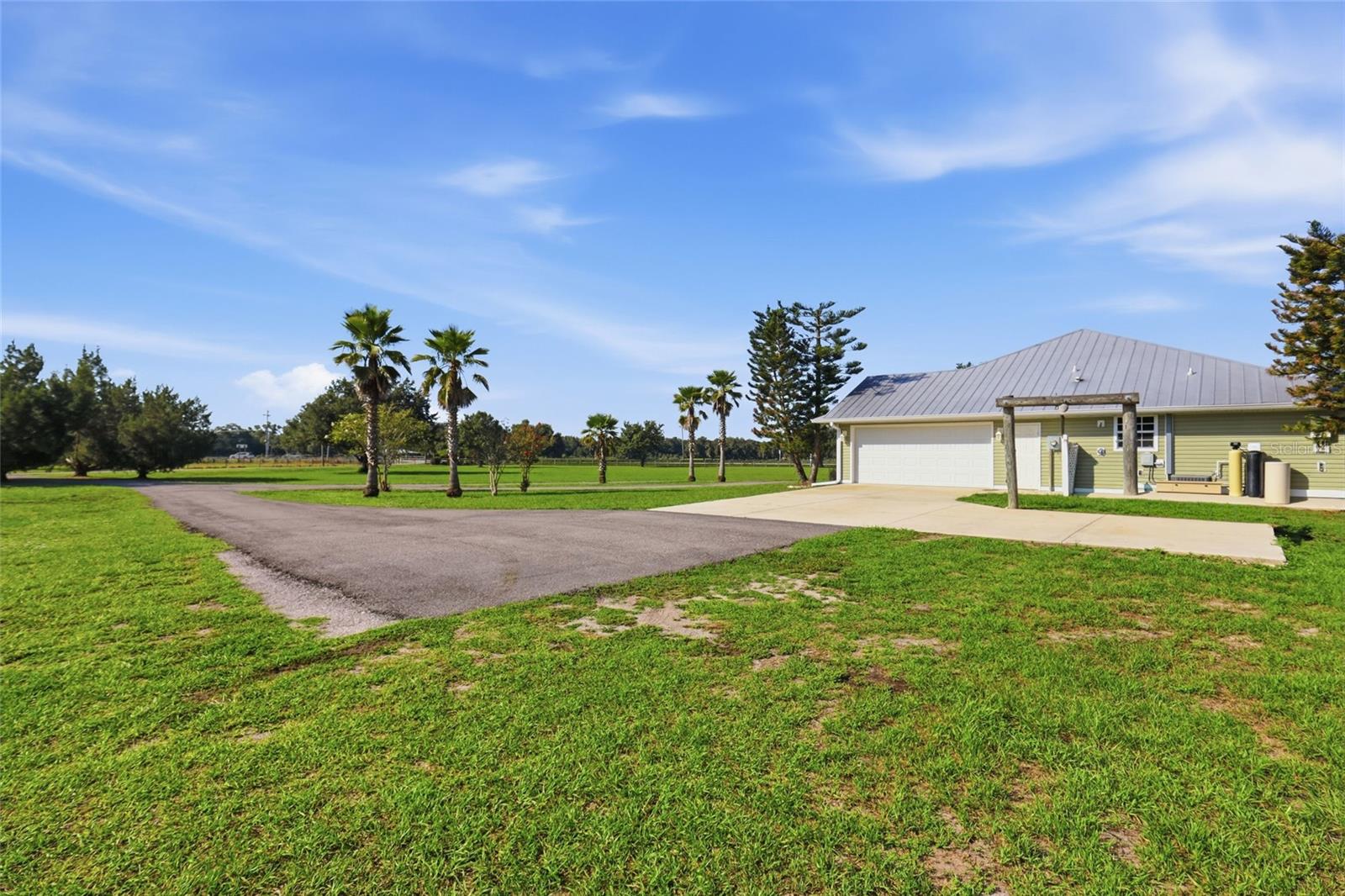 1277 Sw East Creek Trl Property Photo 37