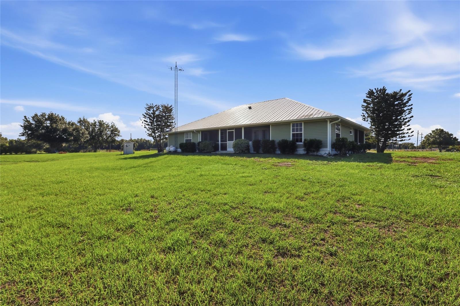 1277 Sw East Creek Trl Property Photo 39